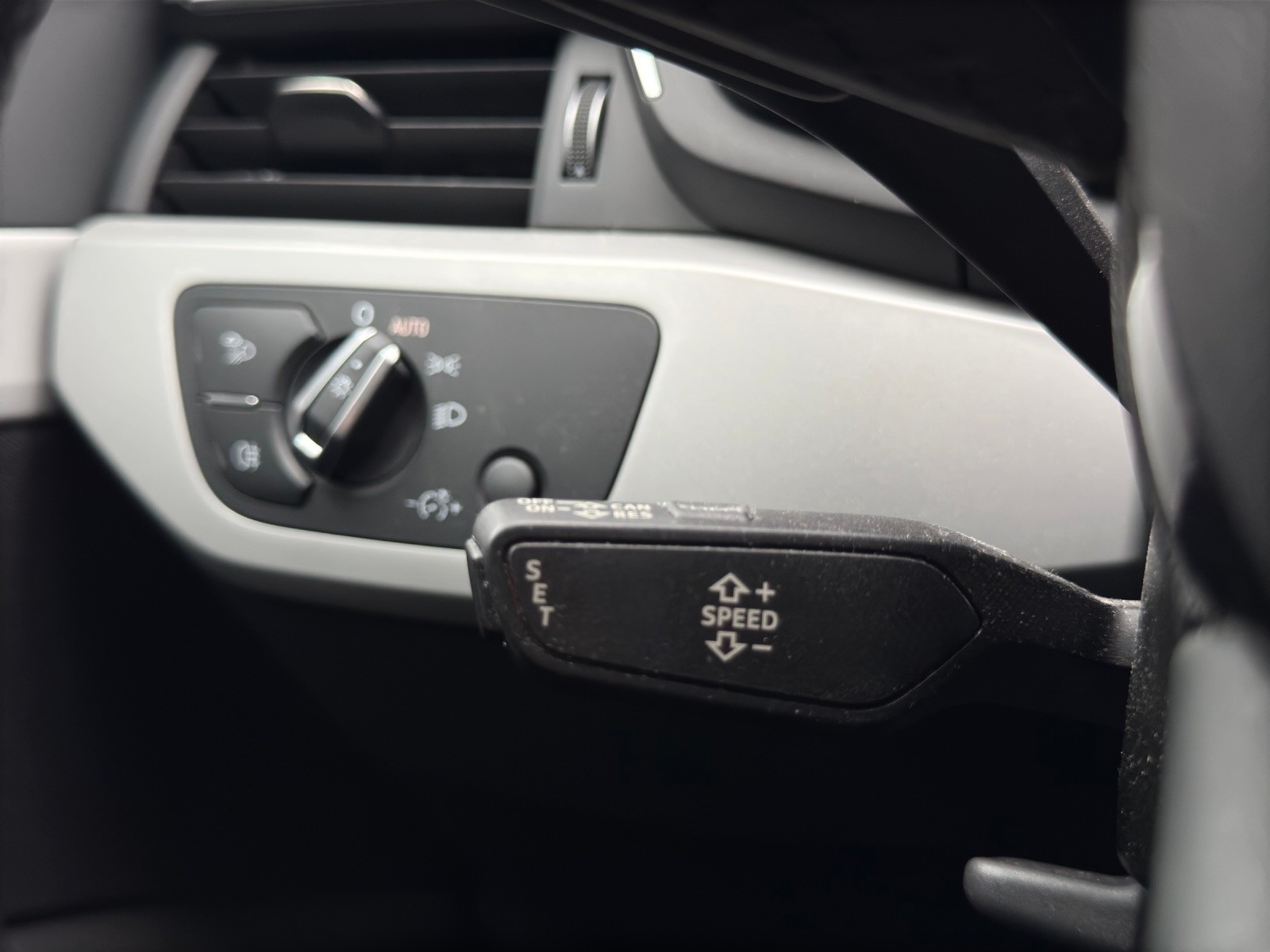 AUDI A4 Avant 35 TDI advanced Attraction S-tronic *Navi*Sitzheizung*DAB+ uvm.*-image-22