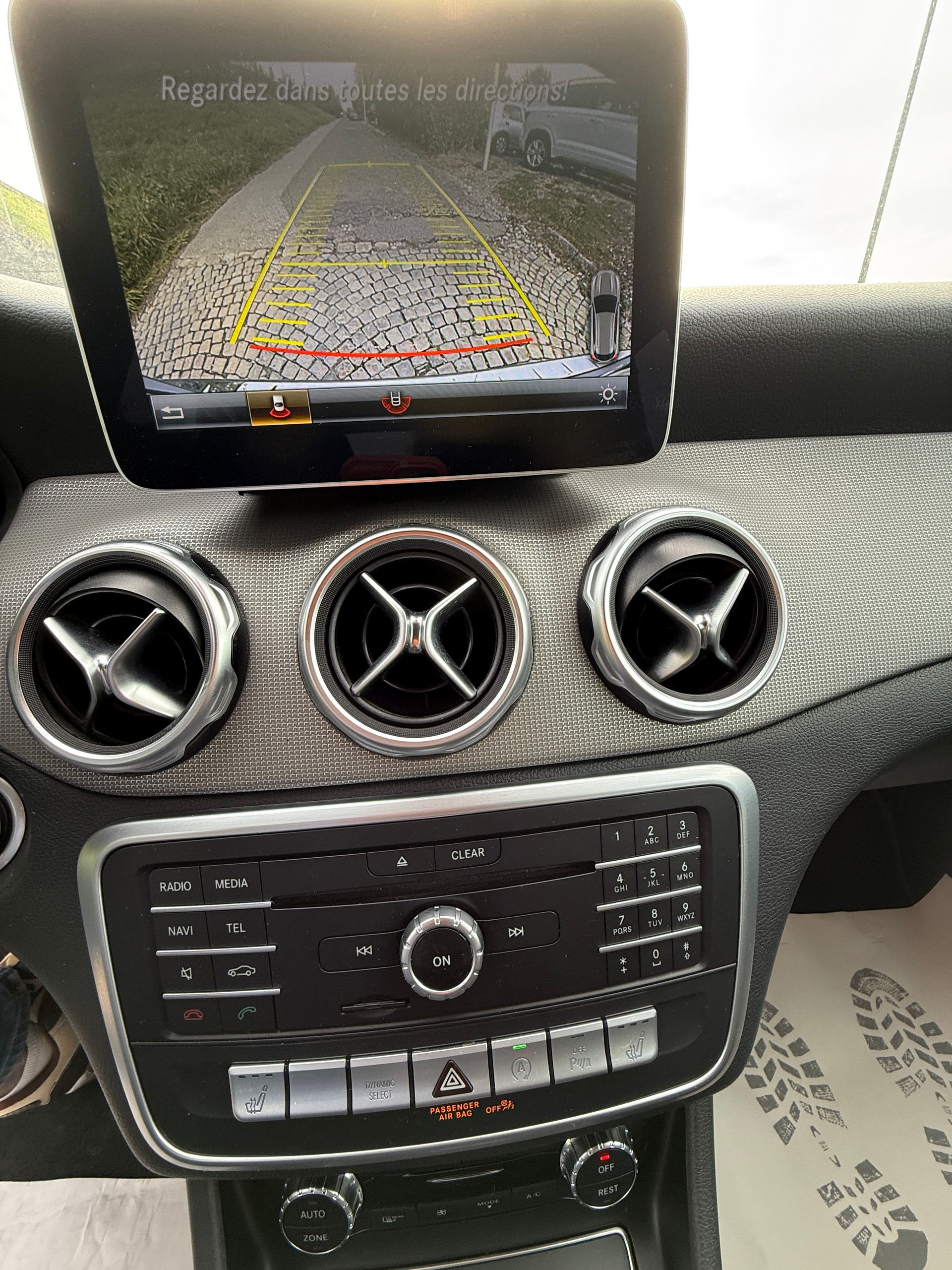 MERCEDES-BENZ GLA 200 Night Star 7G-DCT-image-10