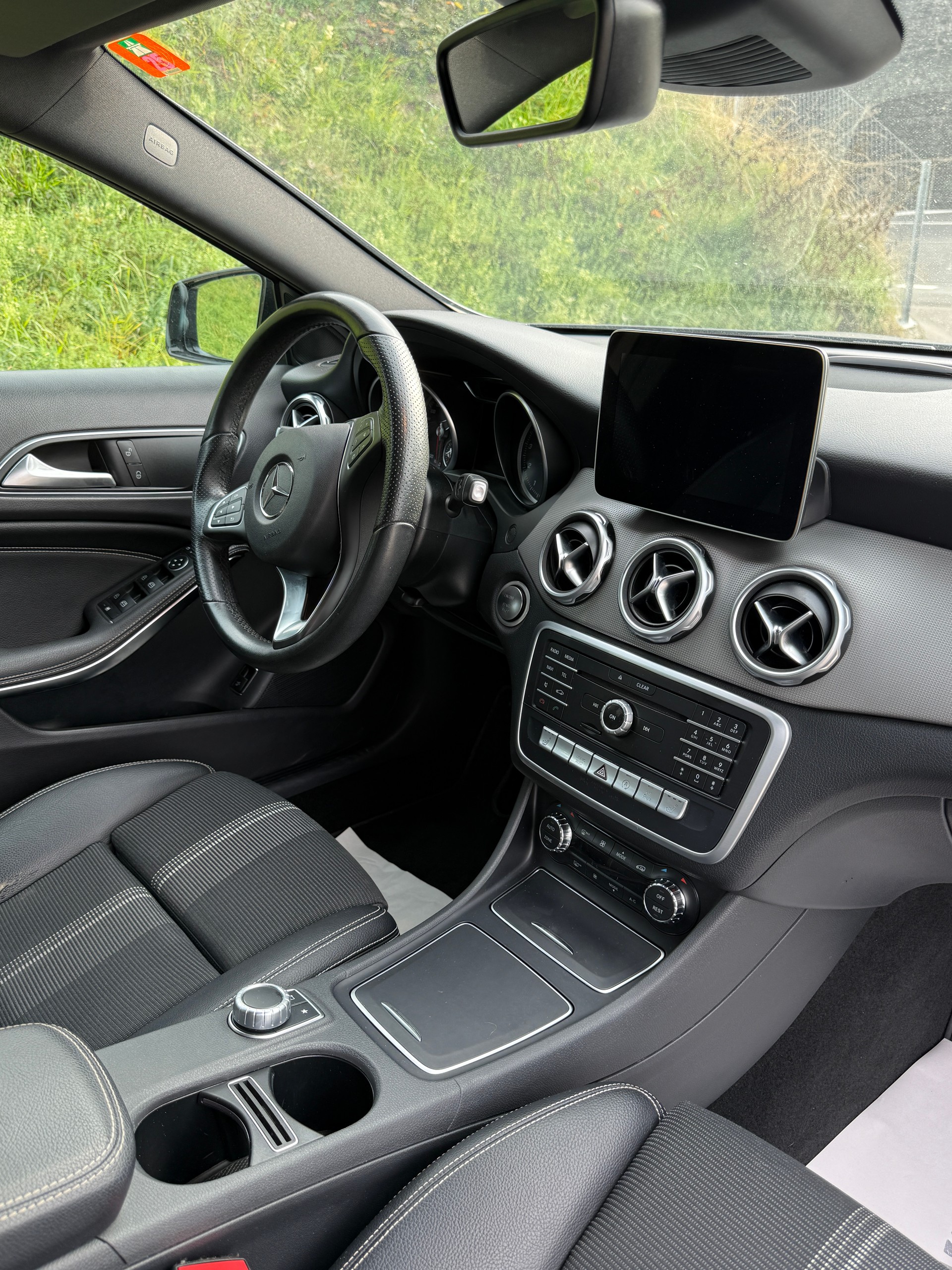 MERCEDES-BENZ GLA 200 Night Star 7G-DCT-image-9