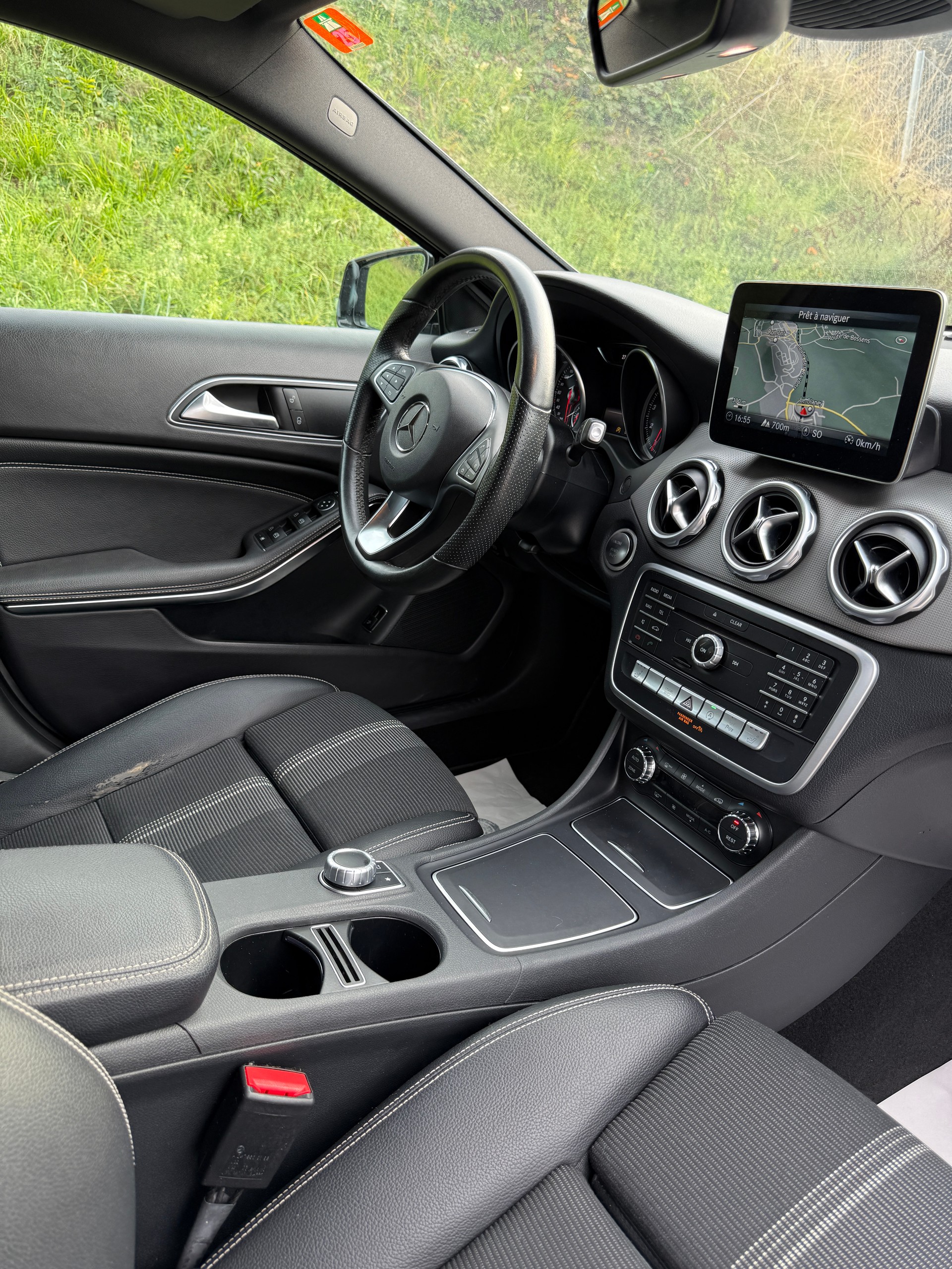 MERCEDES-BENZ GLA 200 Night Star 7G-DCT-image-5