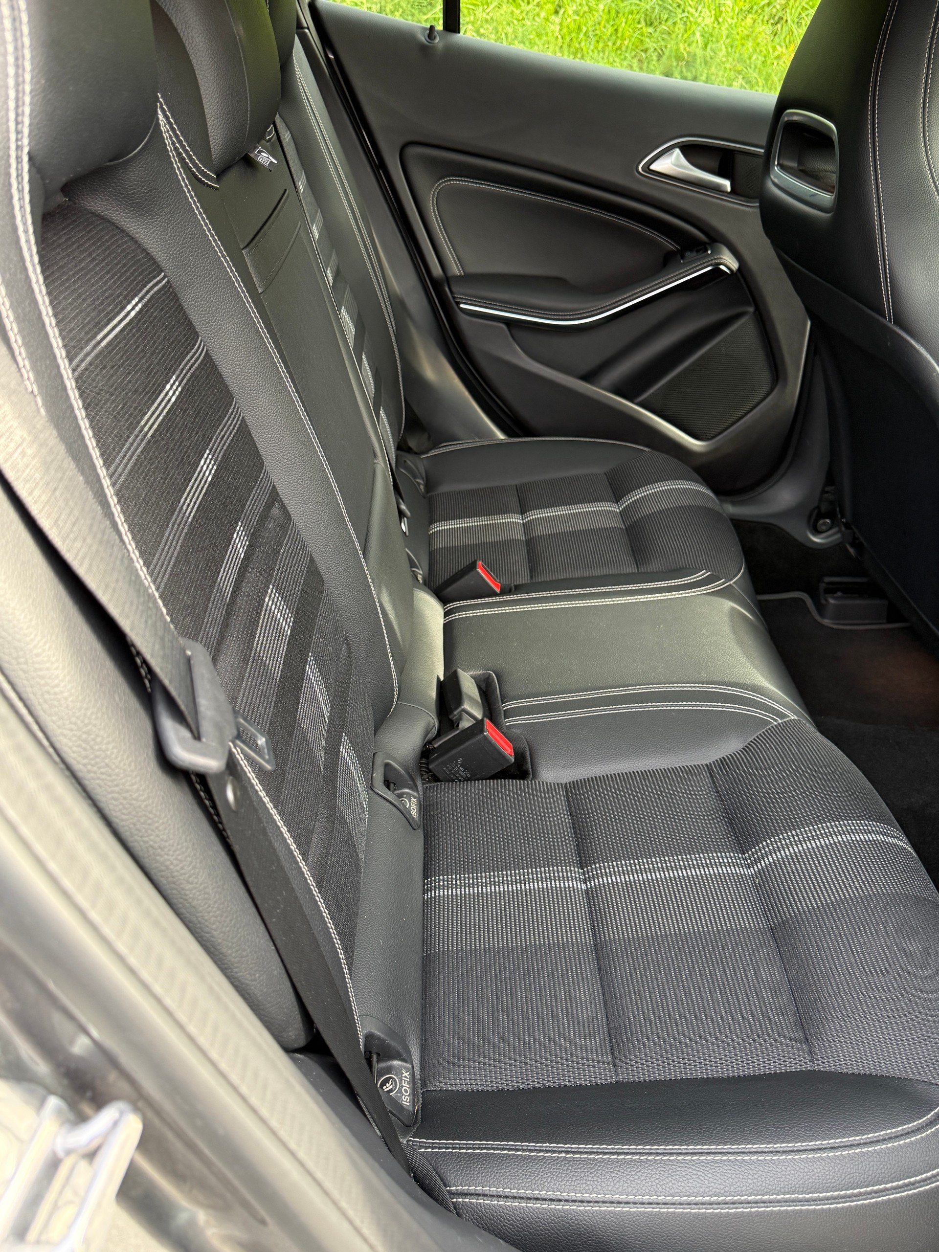 MERCEDES-BENZ GLA 200 Night Star 7G-DCT-image-4