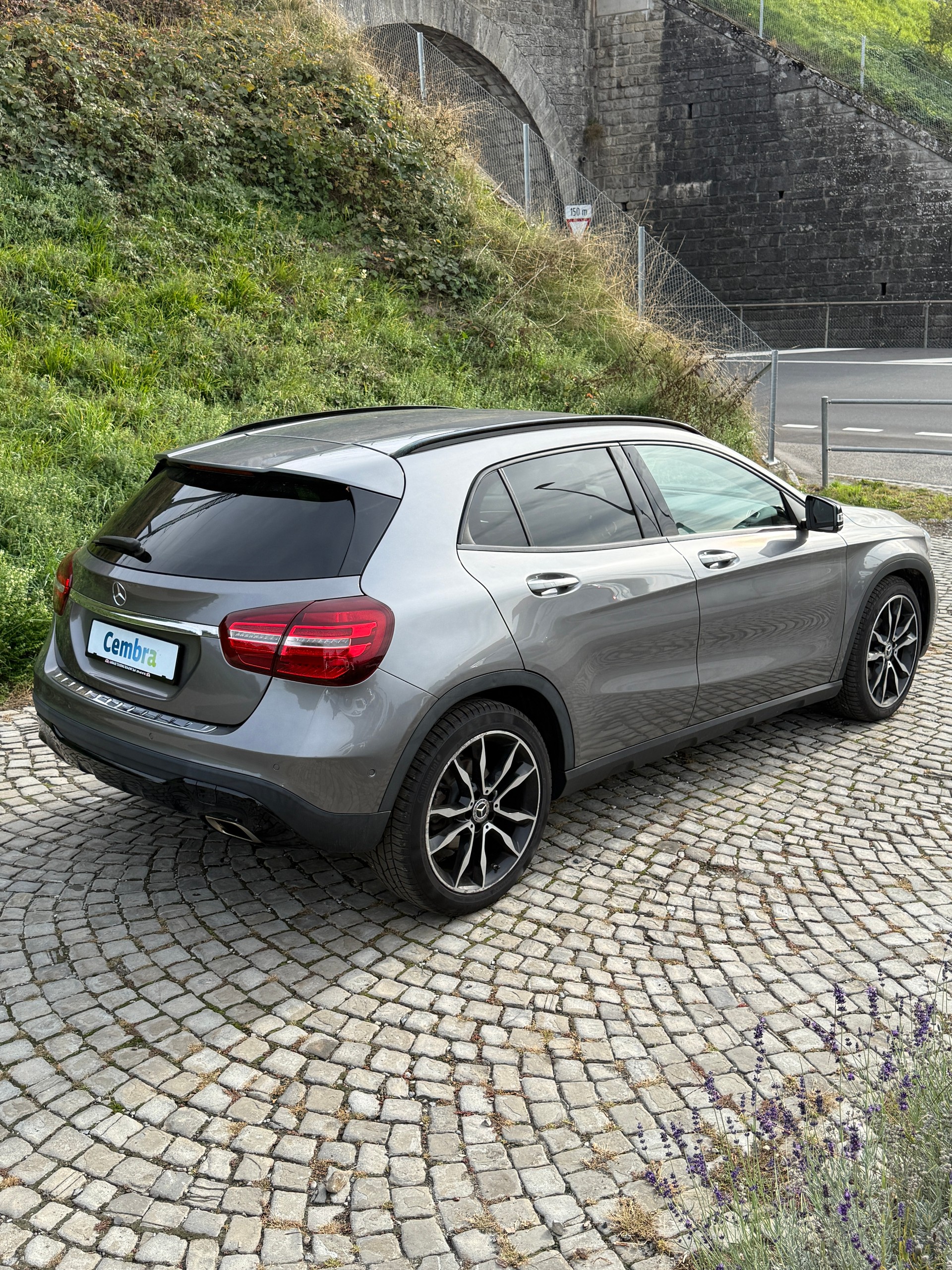 MERCEDES-BENZ GLA 200 Night Star 7G-DCT-image-3