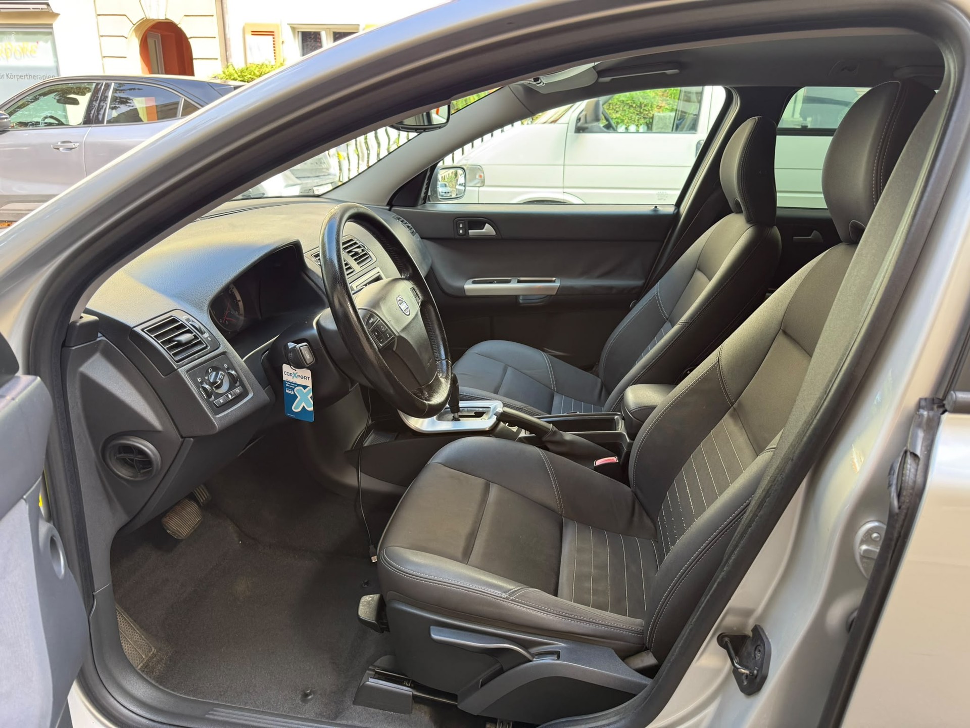 VOLVO V50 T5 Summum-image-9