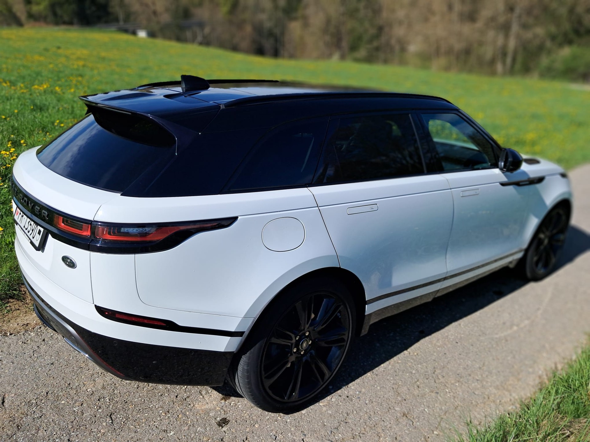 LAND ROVER 3.0 D 300 R-Dynamic HSE-image-2