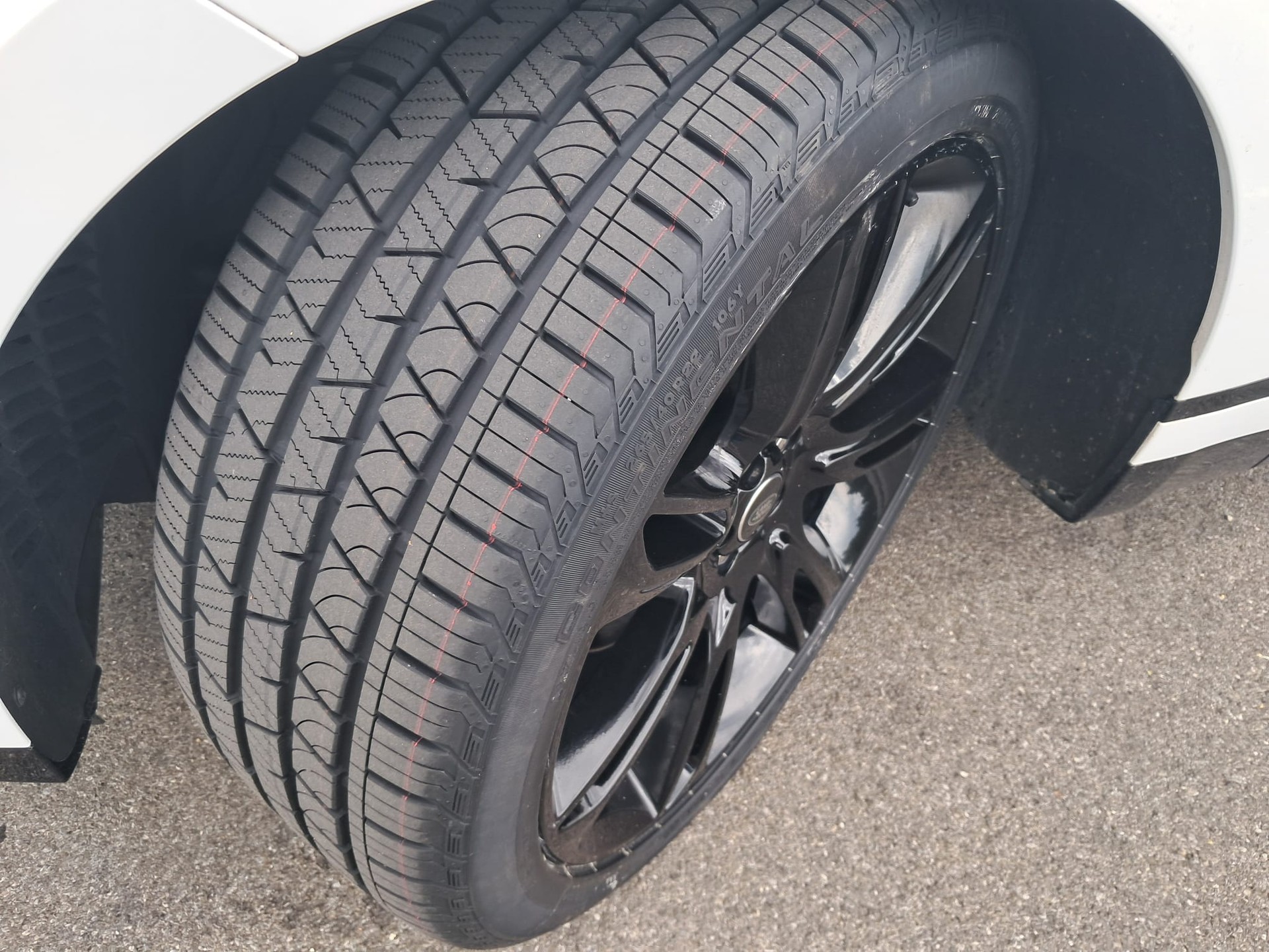 LAND ROVER 3.0 D 300 R-Dynamic HSE-image-9