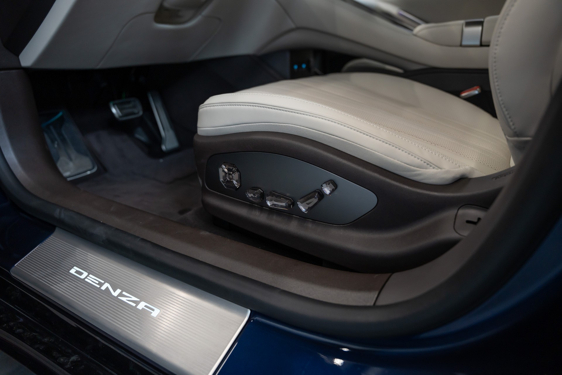 DENZA Z9 GT AWD EV-image-17