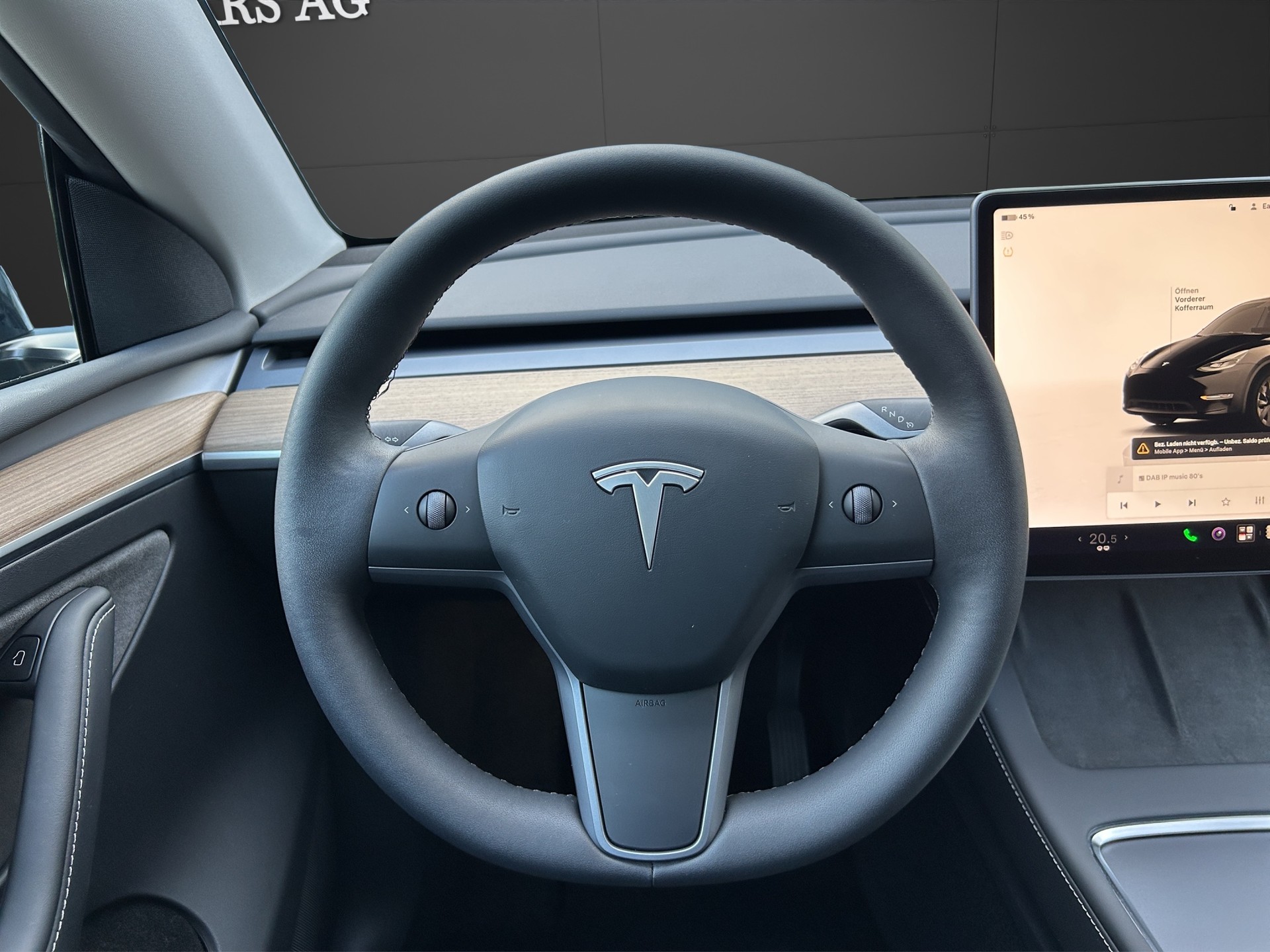 TESLA Model Y Long Range Dual Motor AWD / Model 2023-image-10