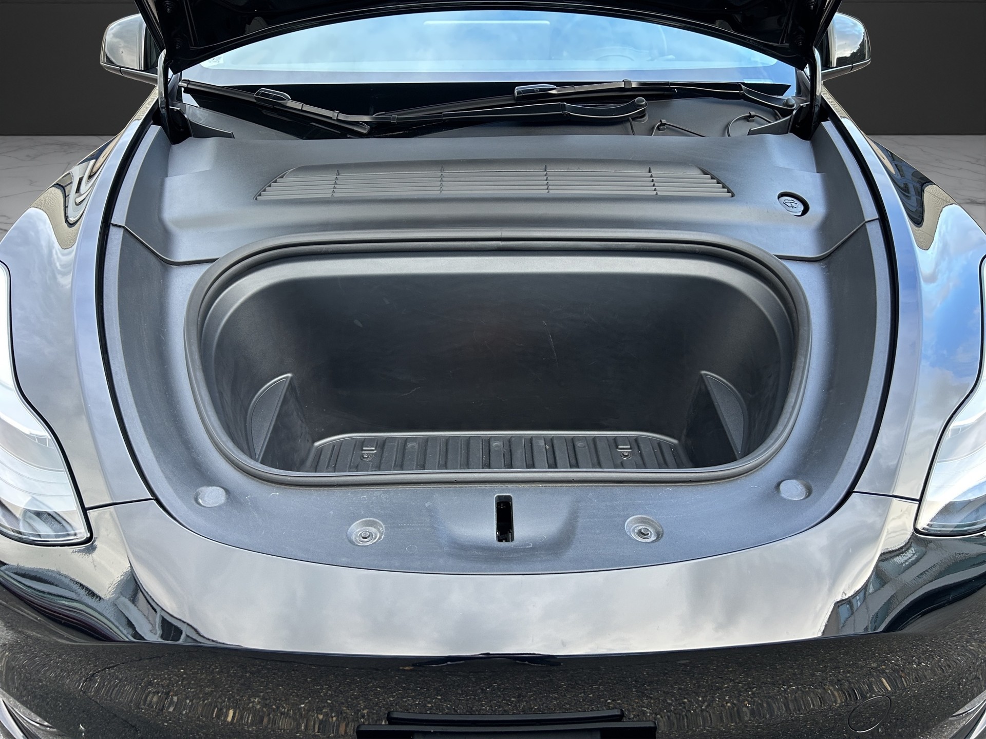 TESLA Model Y Long Range Dual Motor AWD / Model 2023-image-12