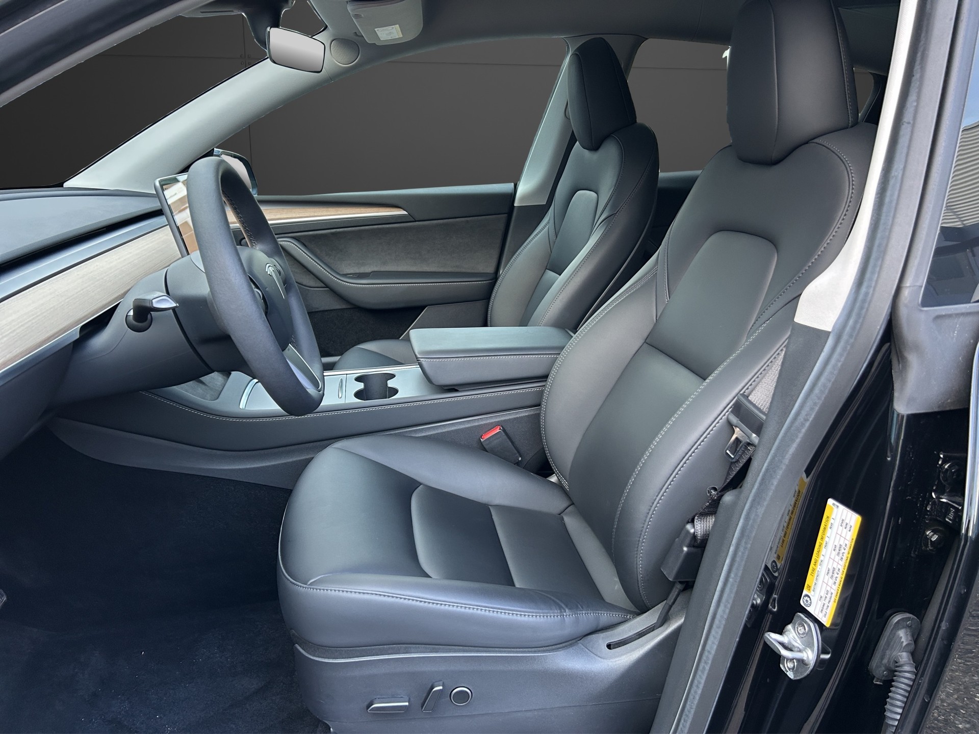 TESLA Model Y Long Range Dual Motor AWD / Model 2023-image-5
