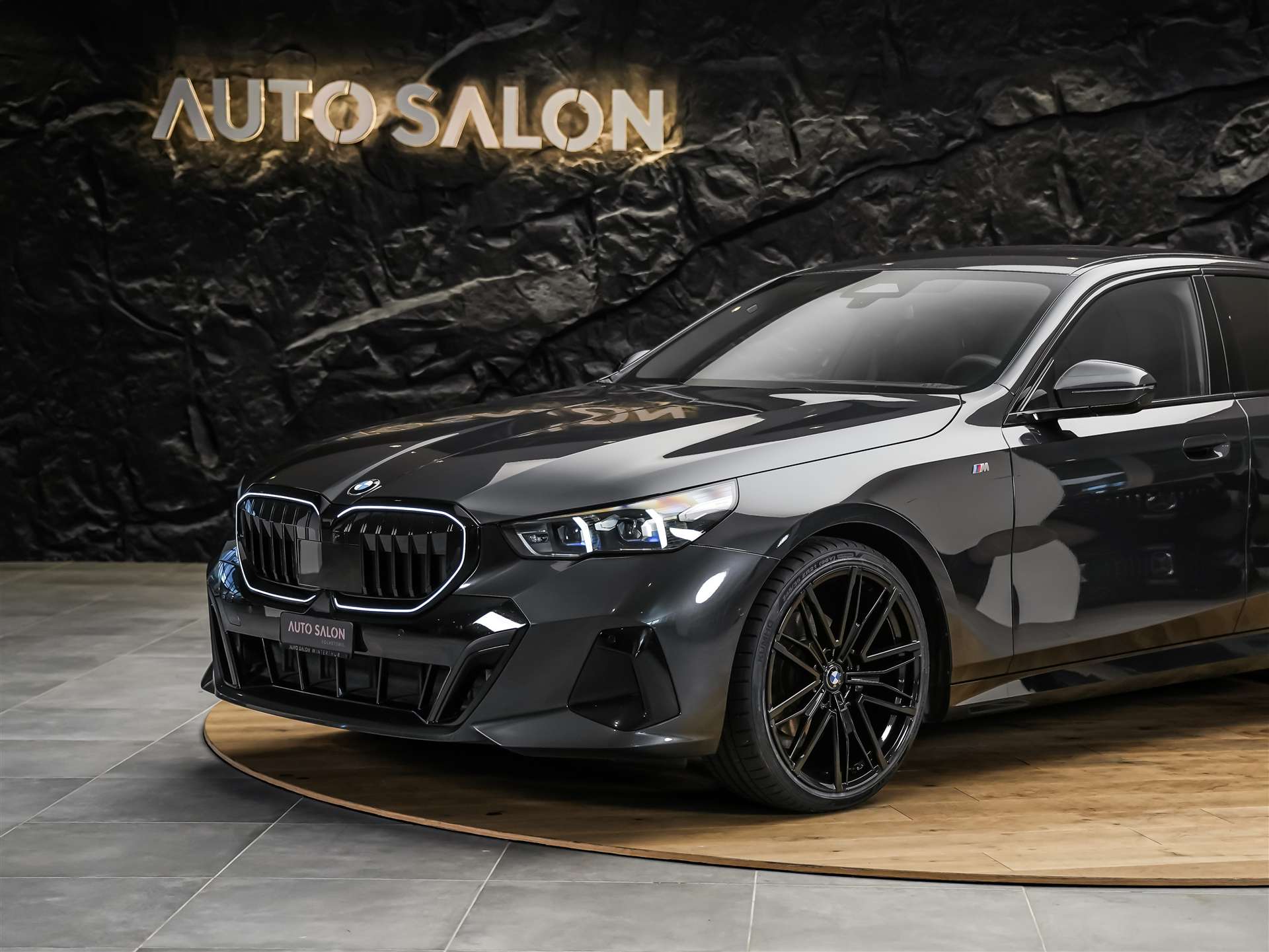 BMW 520i M Sport Steptronic *Werksgarantie*ICONIC GLOW*21" Felgen*Sitzlüftung*-image-14