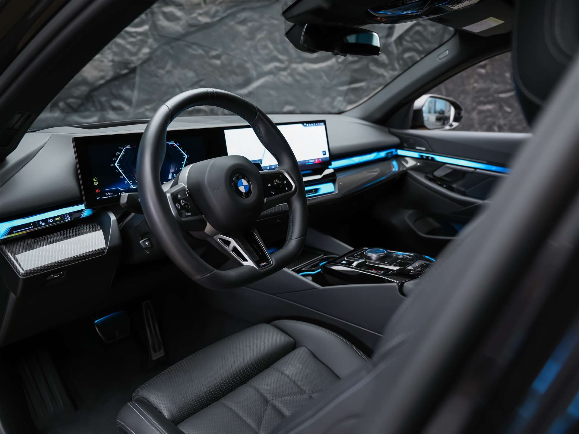 BMW 520i M Sport Steptronic *Werksgarantie*ICONIC GLOW*21" Felgen*Sitzlüftung*-image-7