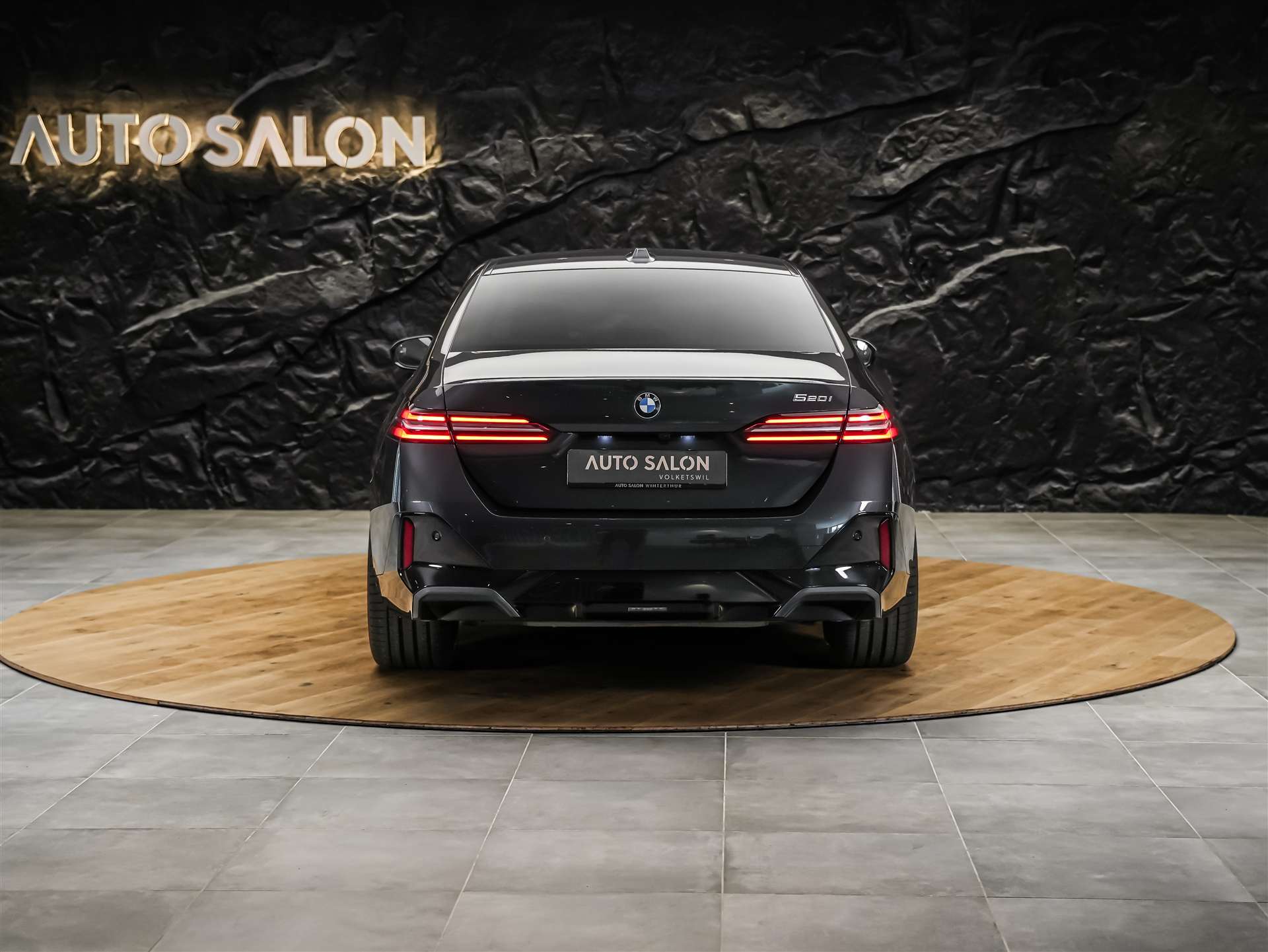 BMW 520i M Sport Steptronic *Werksgarantie*ICONIC GLOW*21" Felgen*Sitzlüftung*-showroom-element-3