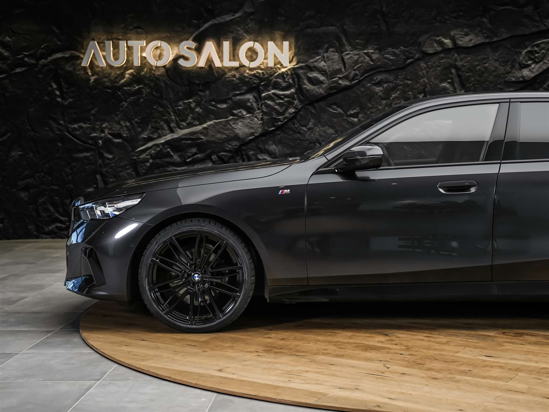 BMW 520i M Sport Steptronic *Werksgarantie*ICONIC GLOW*21" Felgen*Sitzlüftung*-image-15