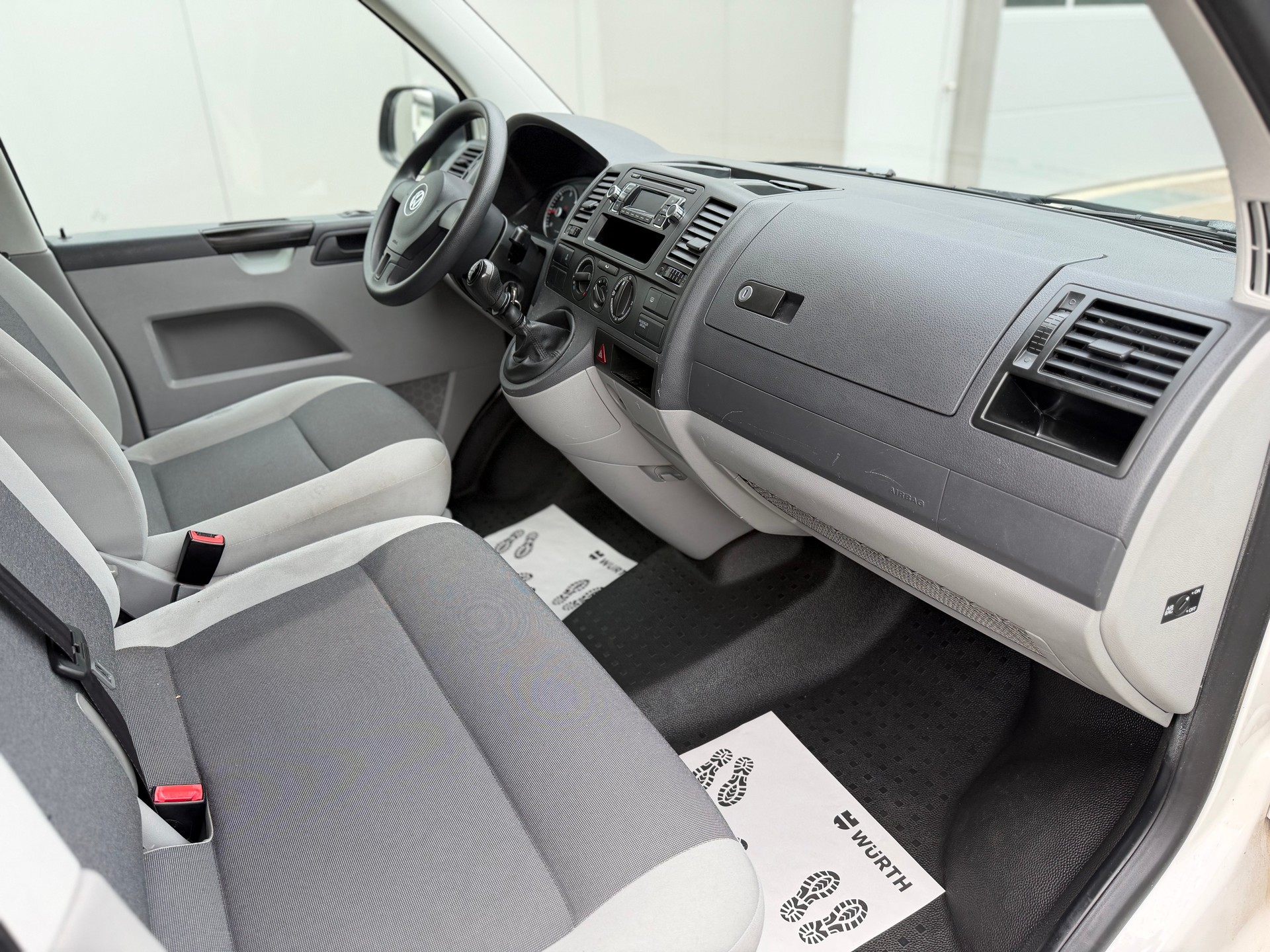 VW T5 2.0 TDI 52.000km Frish Ab Mfk-image-7