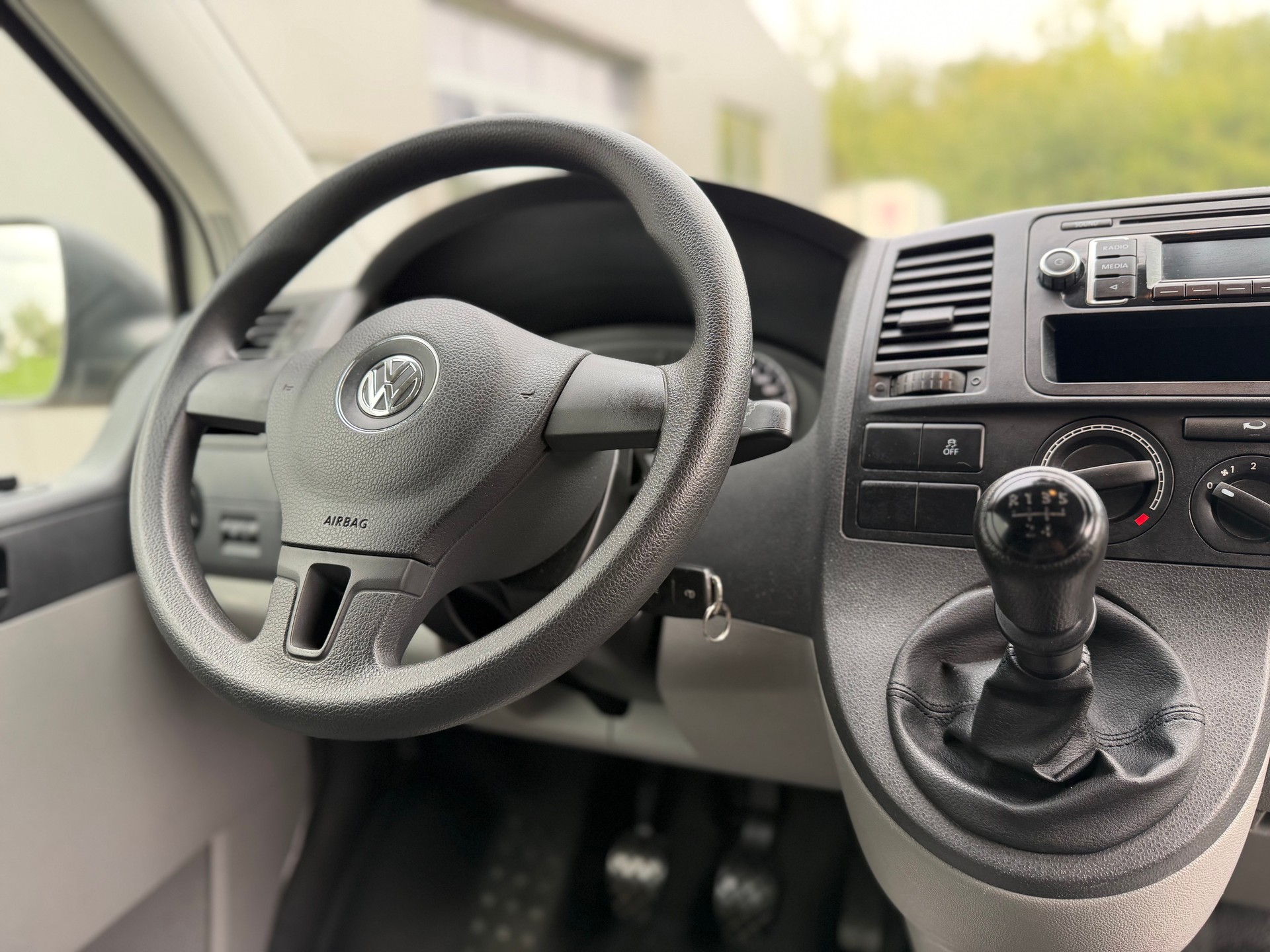VW T5 2.0 TDI 52.000km Frish Ab Mfk-image-8
