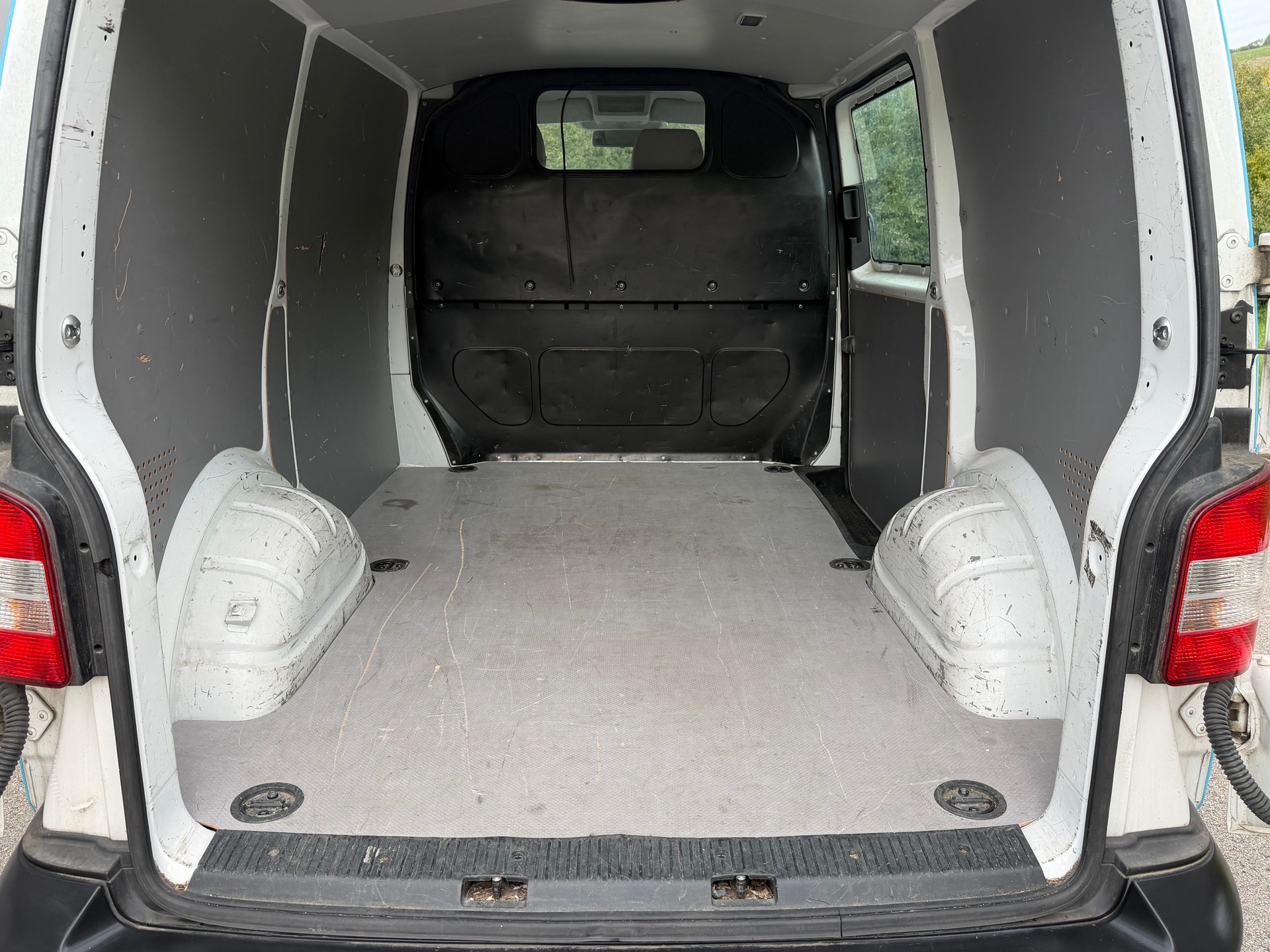 VW T5 2.0 TDI 52.000km Frish Ab Mfk-image-9