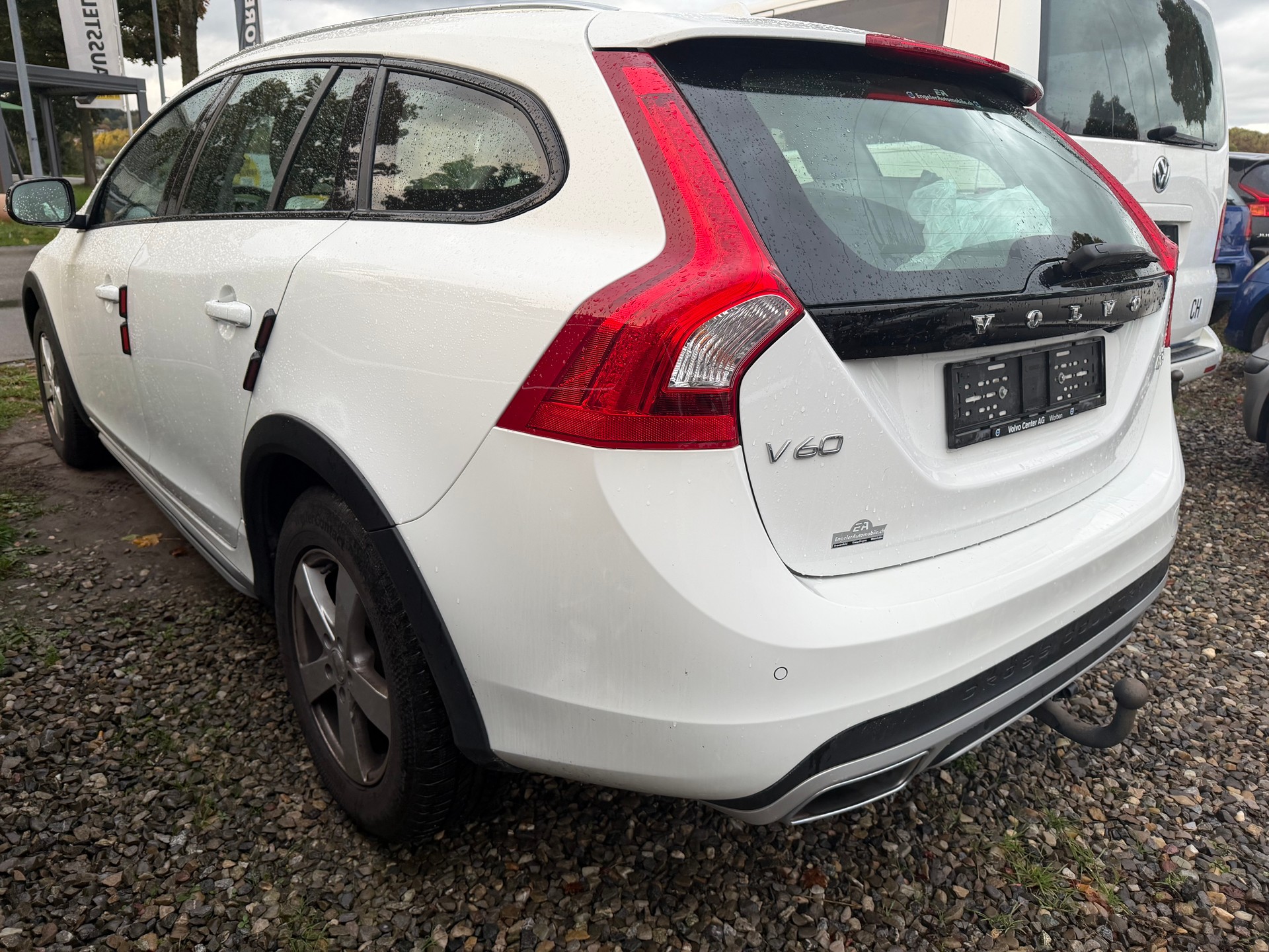 VOLVO V60 Cross Country D4 AWD Momentum Geartronic-image-3