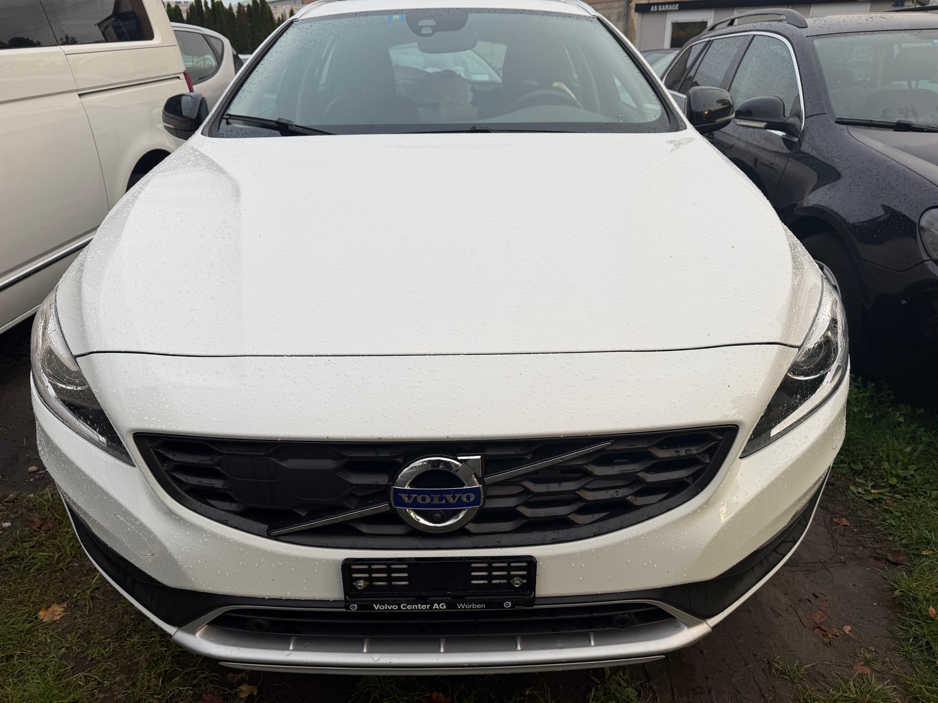 VOLVO V60 Cross Country D4 AWD Momentum Geartronic-image-2