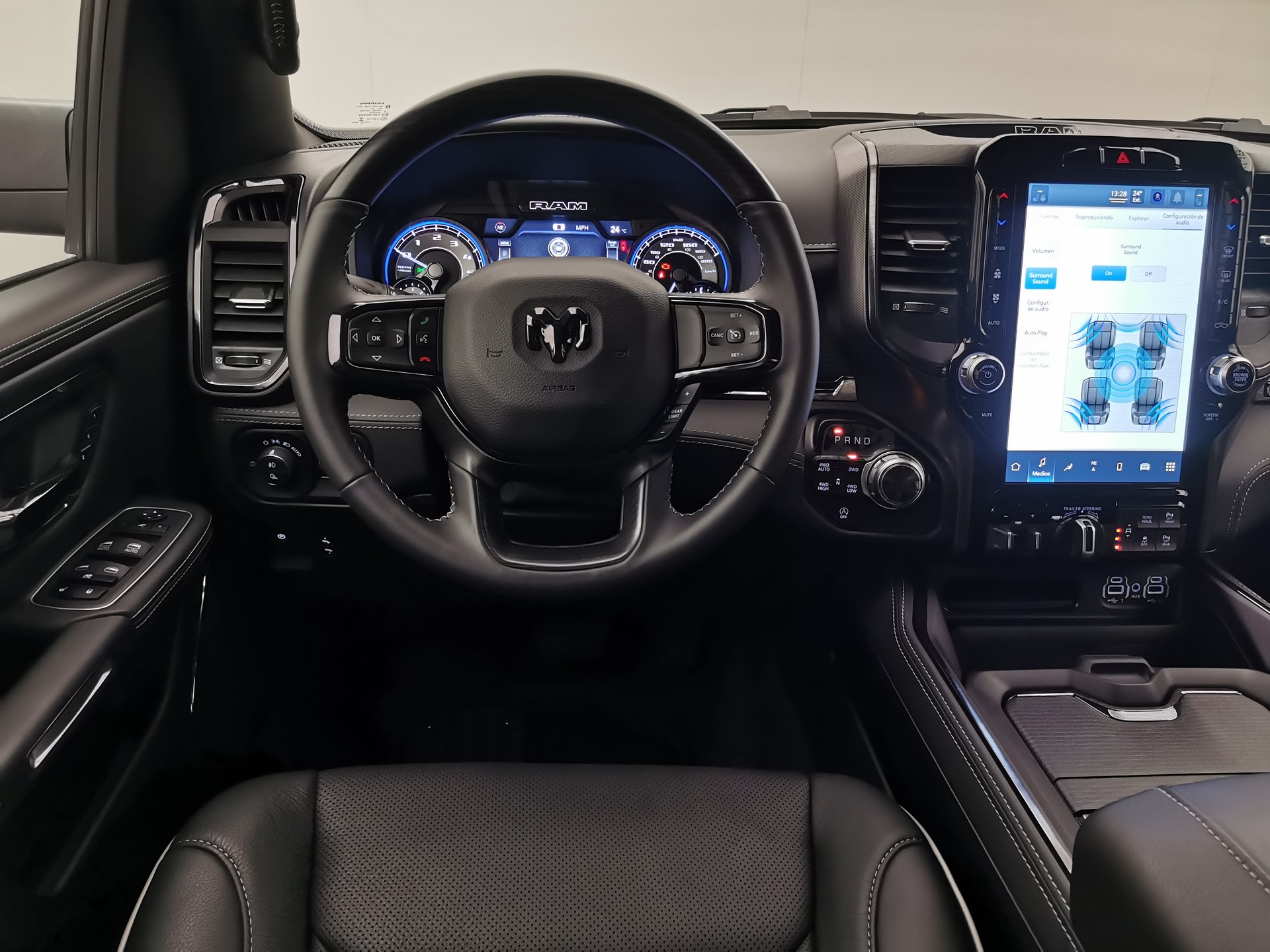 DODGE Ram 1500 5.7 V8 Limited eTorque Crew Cab-image-10