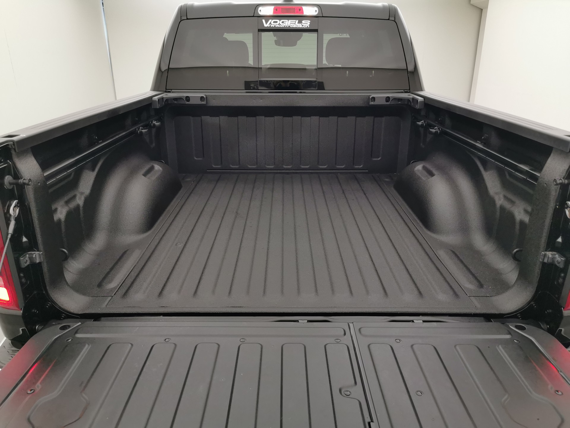 DODGE Ram 1500 5.7 V8 Limited eTorque Crew Cab-image-14