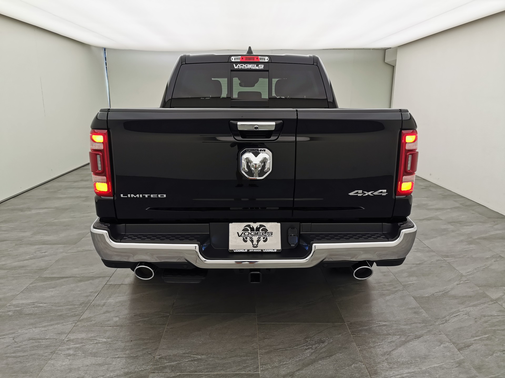 DODGE Ram 1500 5.7 V8 Limited eTorque Crew Cab-image-4