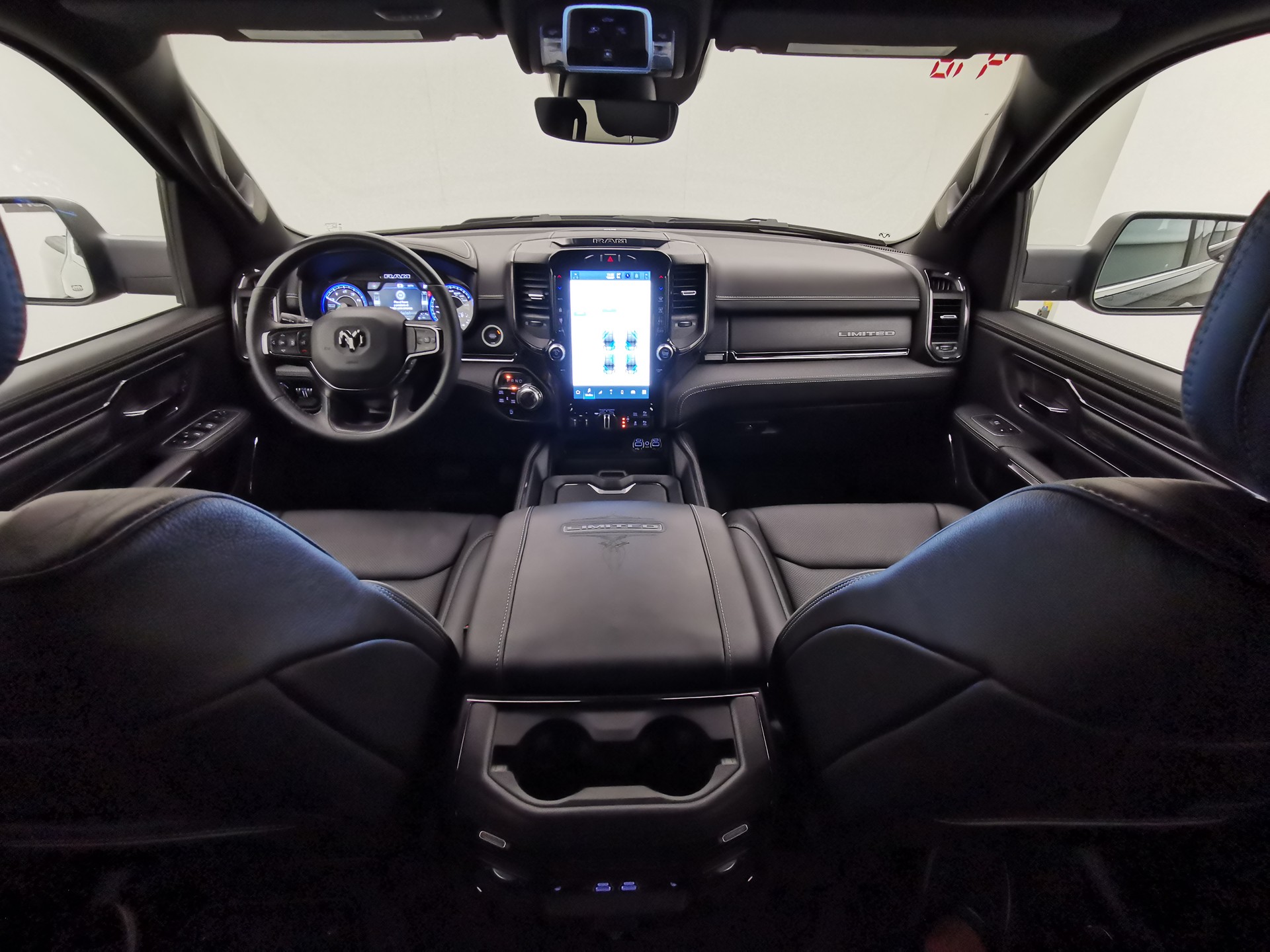 DODGE Ram 1500 5.7 V8 Limited eTorque Crew Cab-image-9