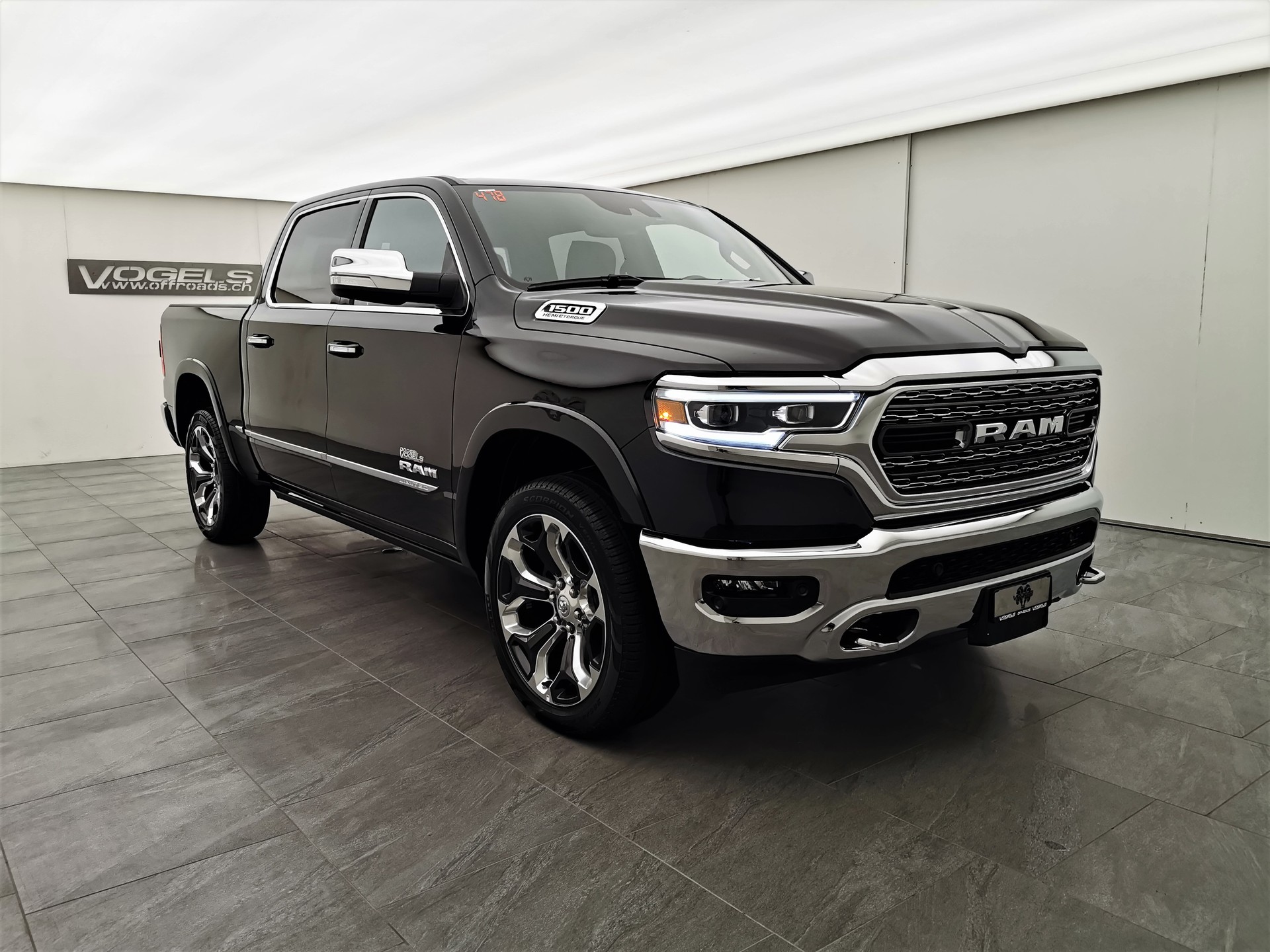 DODGE Ram 1500 5.7 V8 Limited eTorque Crew Cab-image-2