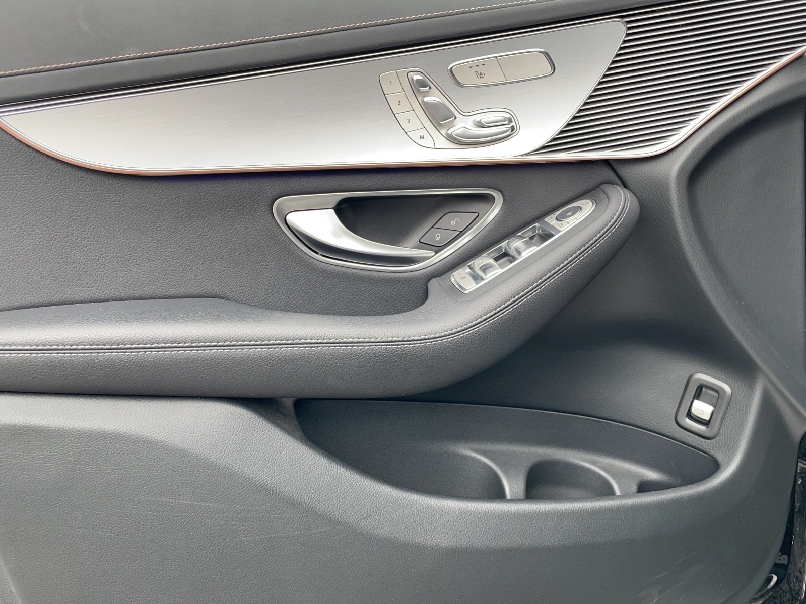 MERCEDES-BENZ EQC 400 4Matic-image-10