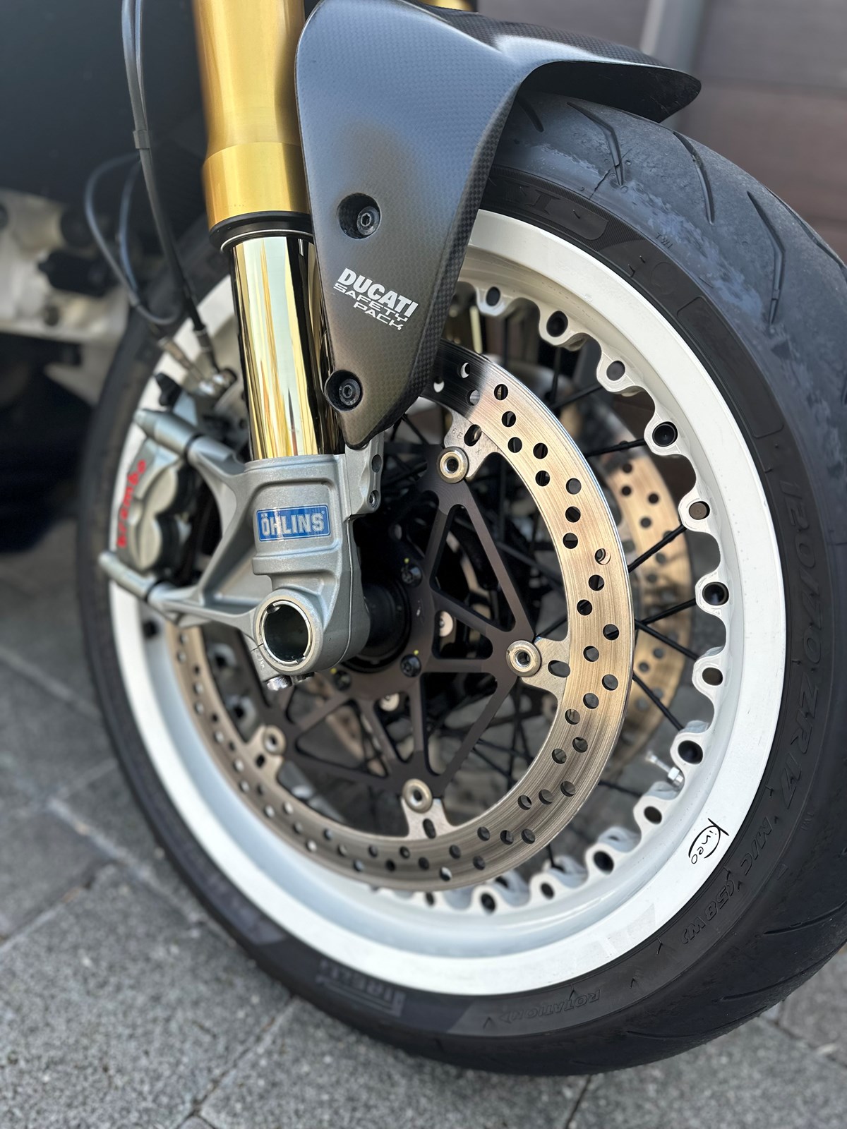 DUCATI Monster 1200 S-showroom-element-2
