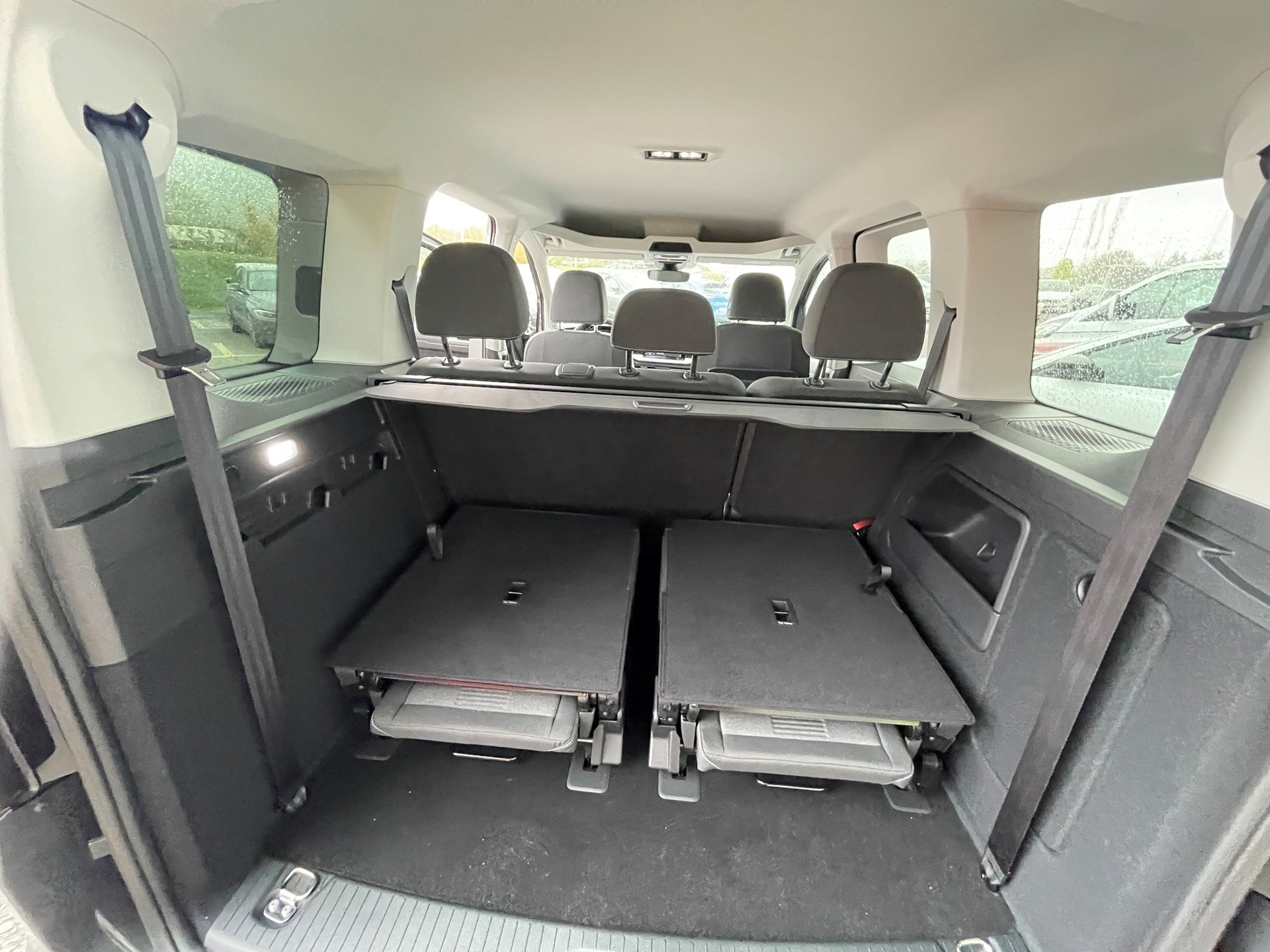 FORD Tourneo Connect 2.0 EcoBlue Active-image-9