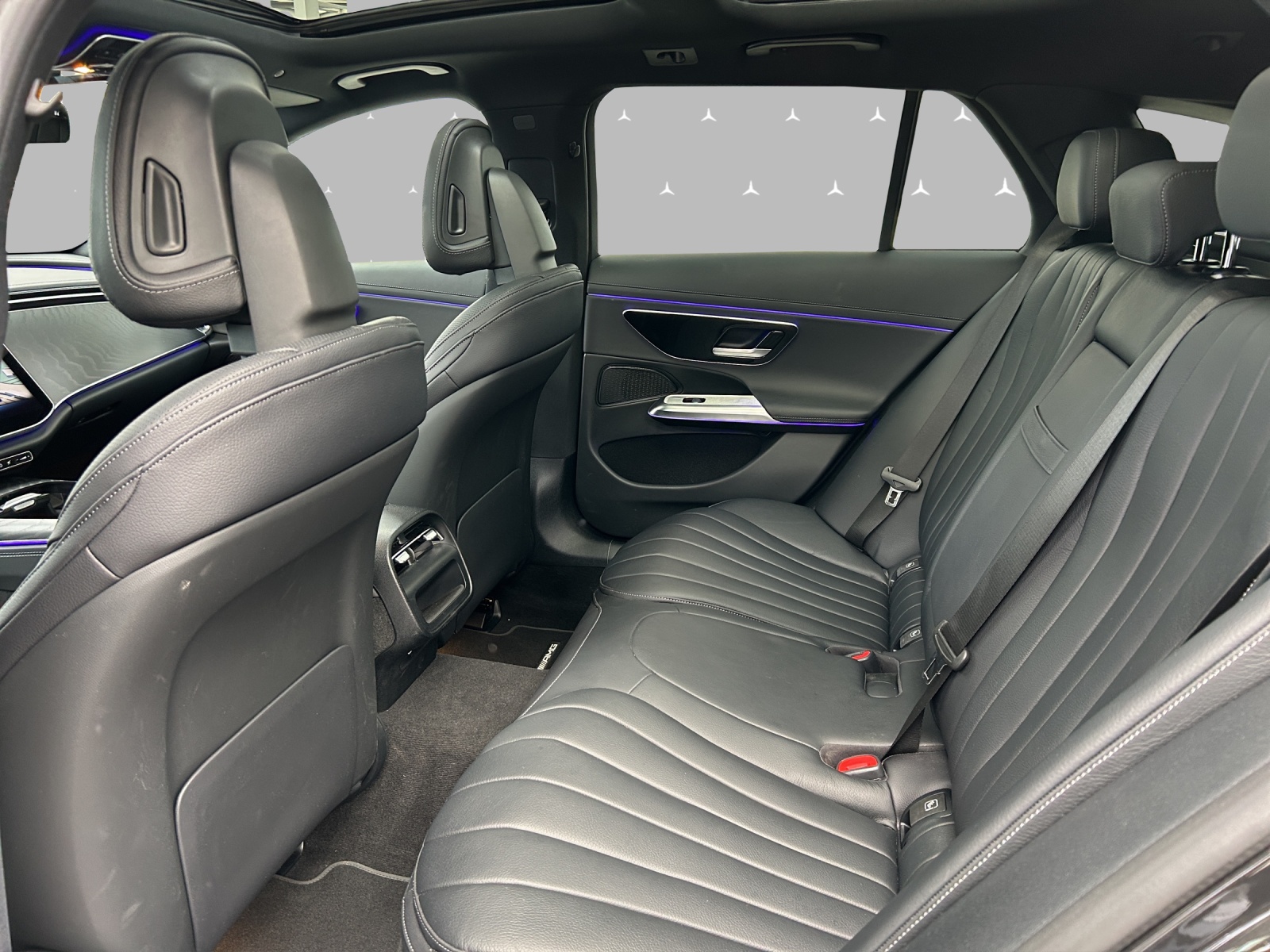 MERCEDES-BENZ E 300 de 4Matic AMG Line 9G-Tronic-image-10