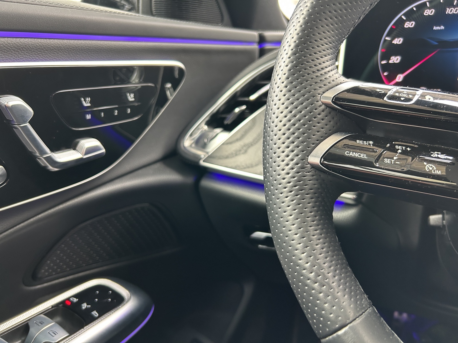 MERCEDES-BENZ E 300 de 4Matic AMG Line 9G-Tronic-image-15