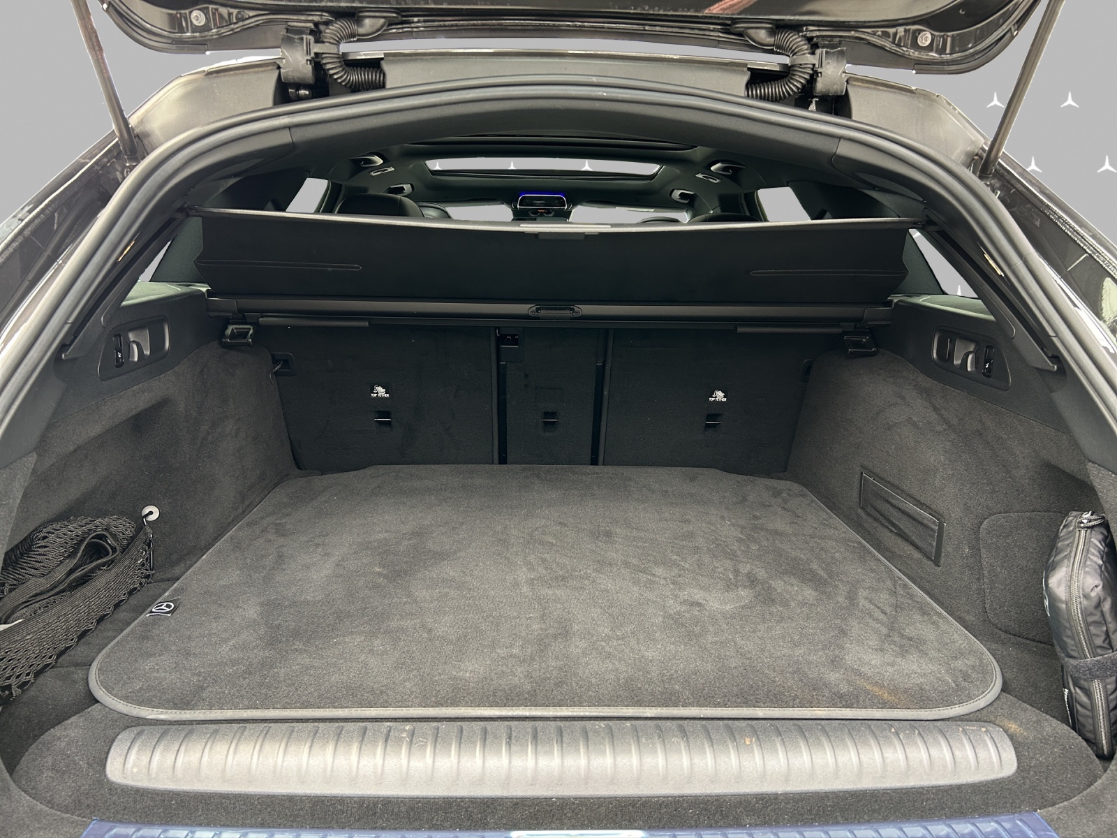 MERCEDES-BENZ E 300 de 4Matic AMG Line 9G-Tronic-image-7
