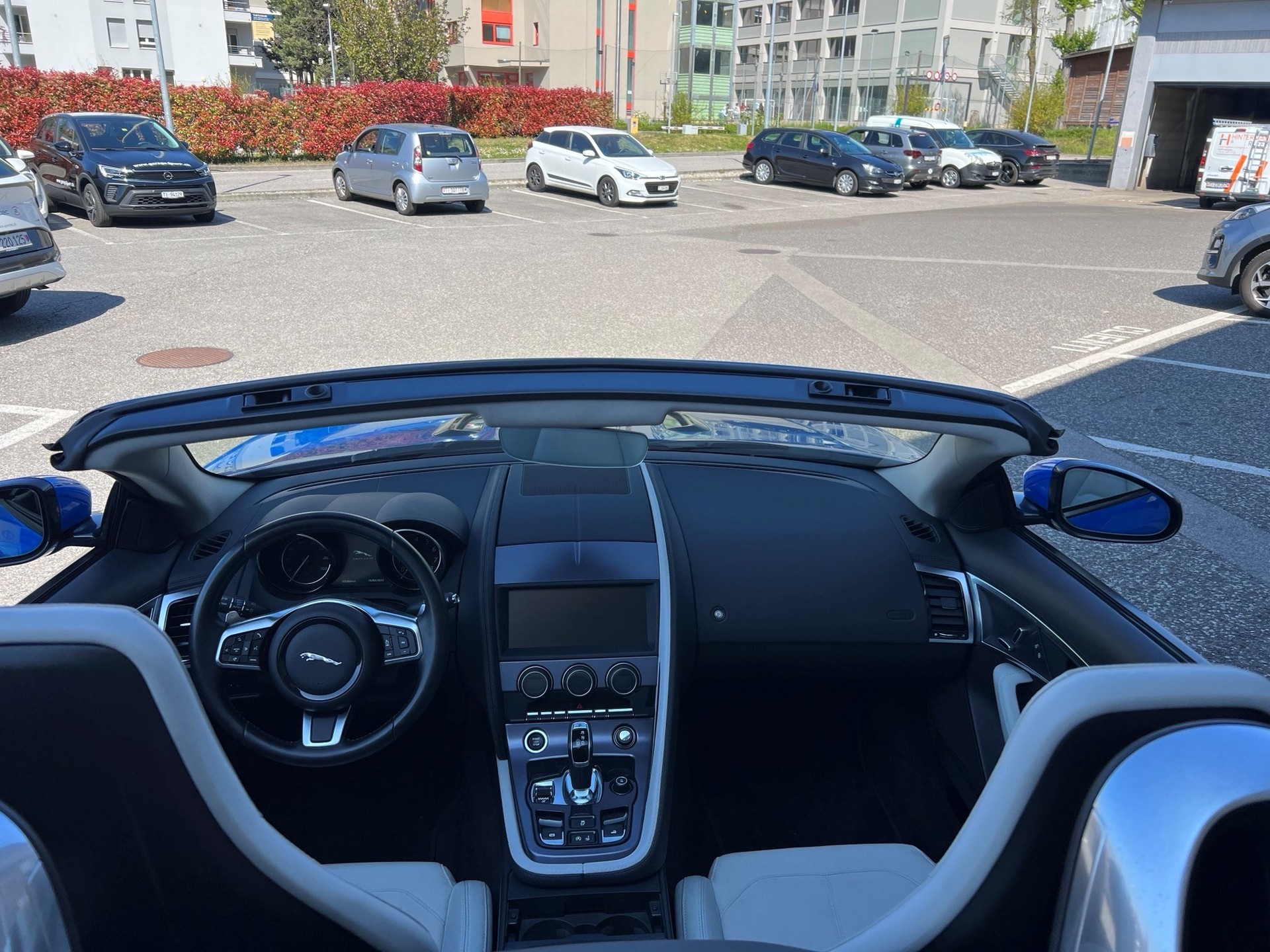 JAGUAR F-Type Convertible 2.0 I4 Automatik-image-11