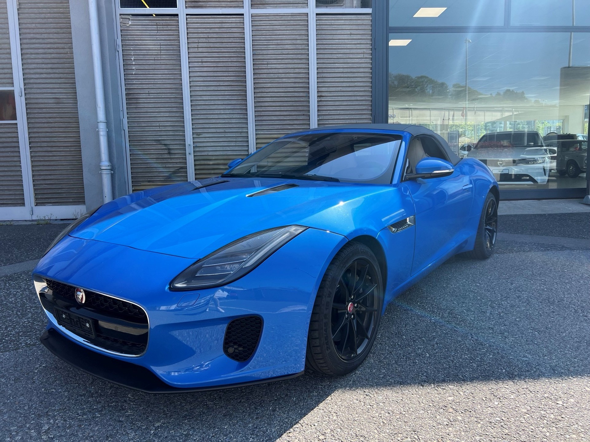 JAGUAR F-Type Convertible 2.0 I4 Automatik-image-2