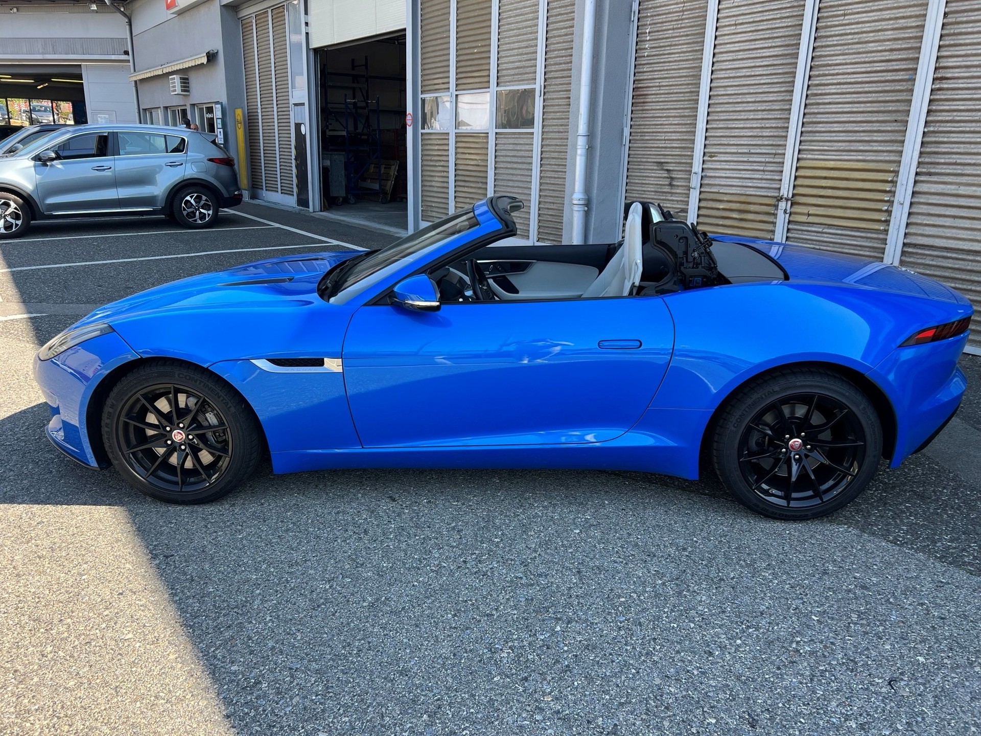 JAGUAR F-Type Convertible 2.0 I4 Automatik-image-3