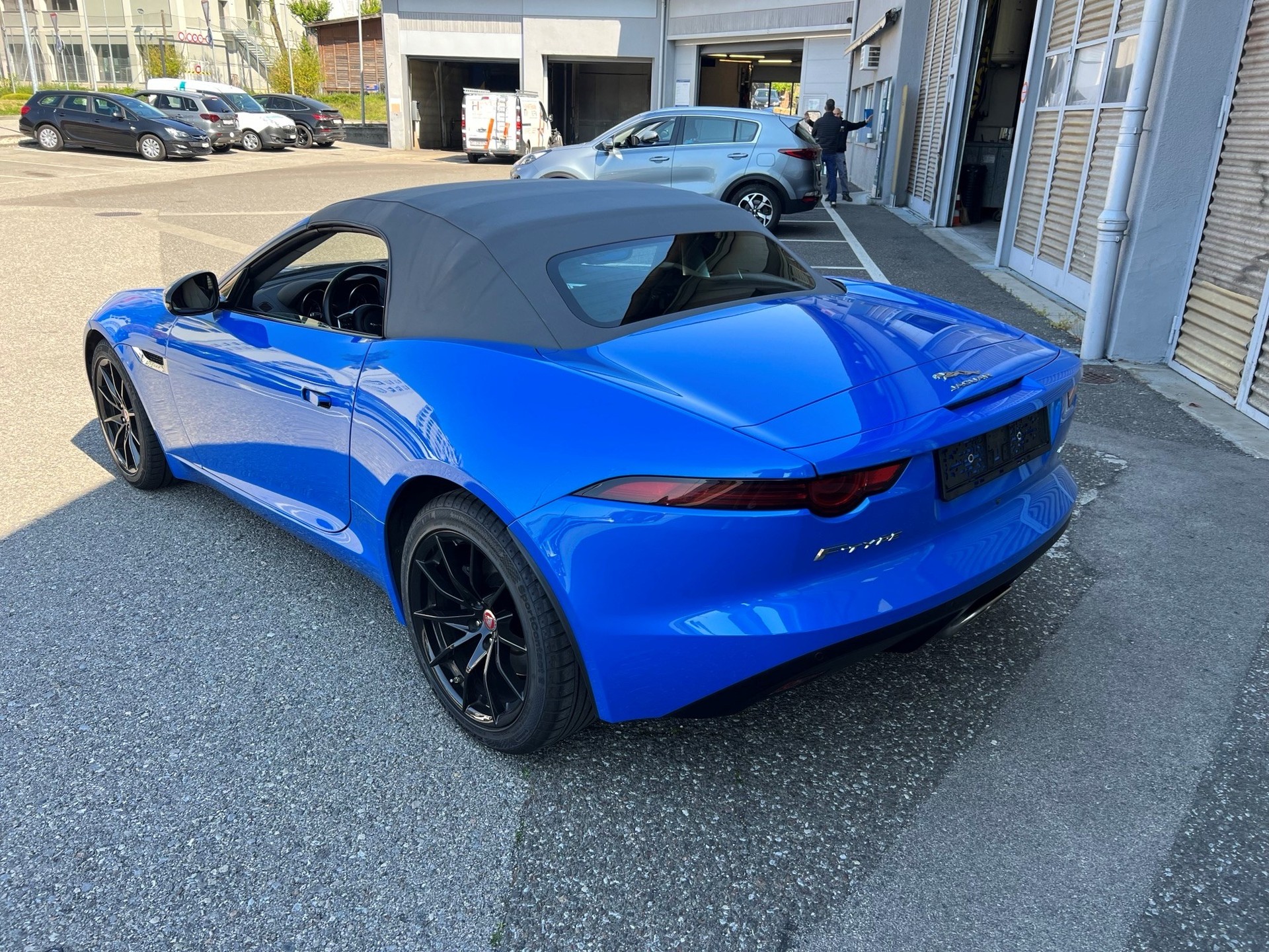 JAGUAR F-Type Convertible 2.0 I4 Automatik-image-4
