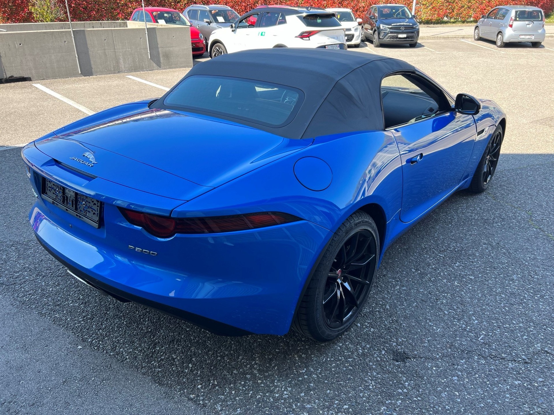 JAGUAR F-Type Convertible 2.0 I4 Automatik-image-6