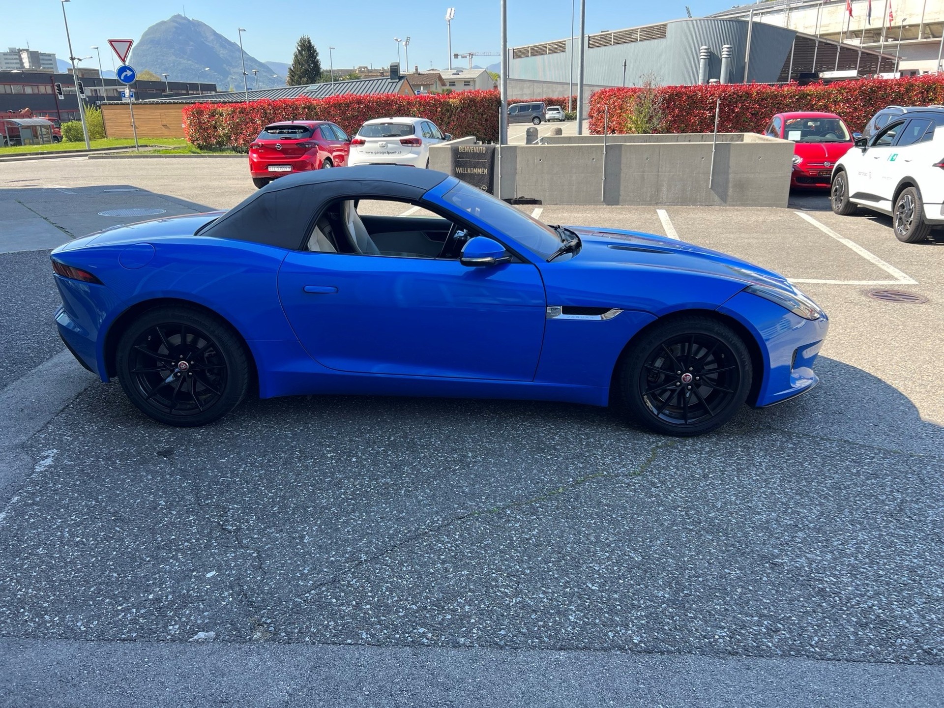 JAGUAR F-Type Convertible 2.0 I4 Automatik-image-7