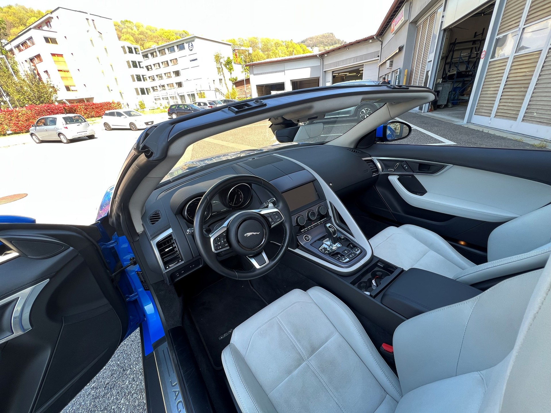 JAGUAR F-Type Convertible 2.0 I4 Automatik-image-10