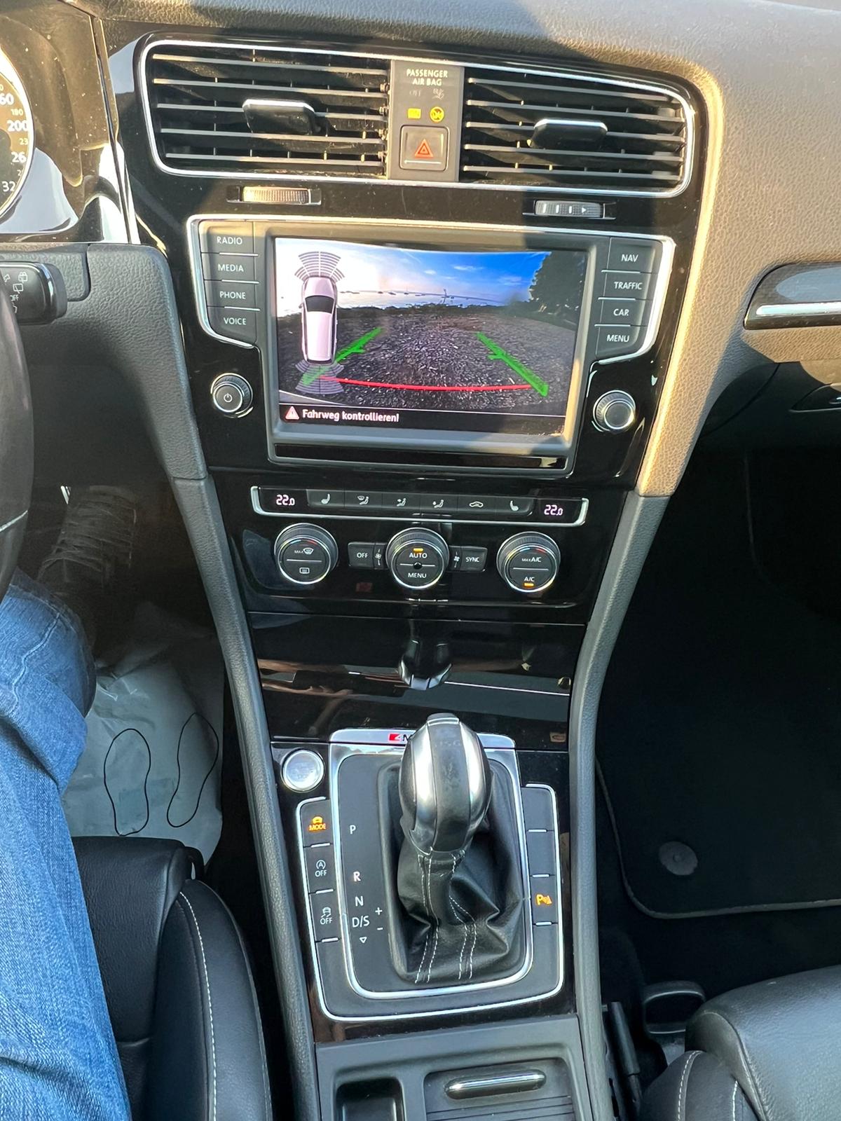 VW Golf Variant 2.0 TSI R 4 Motion DSG-image-13