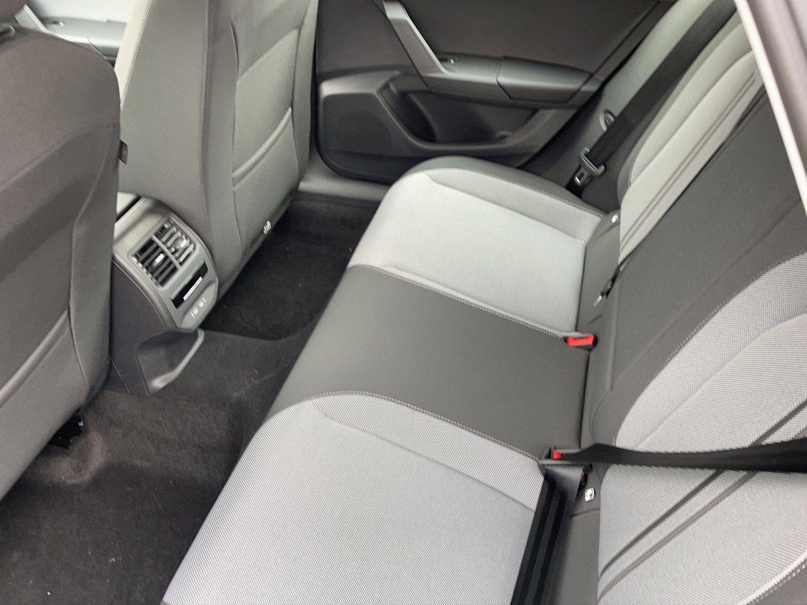 SEAT Leon ST 2.0 TDI EVO DSG 4Drive Style-image-6