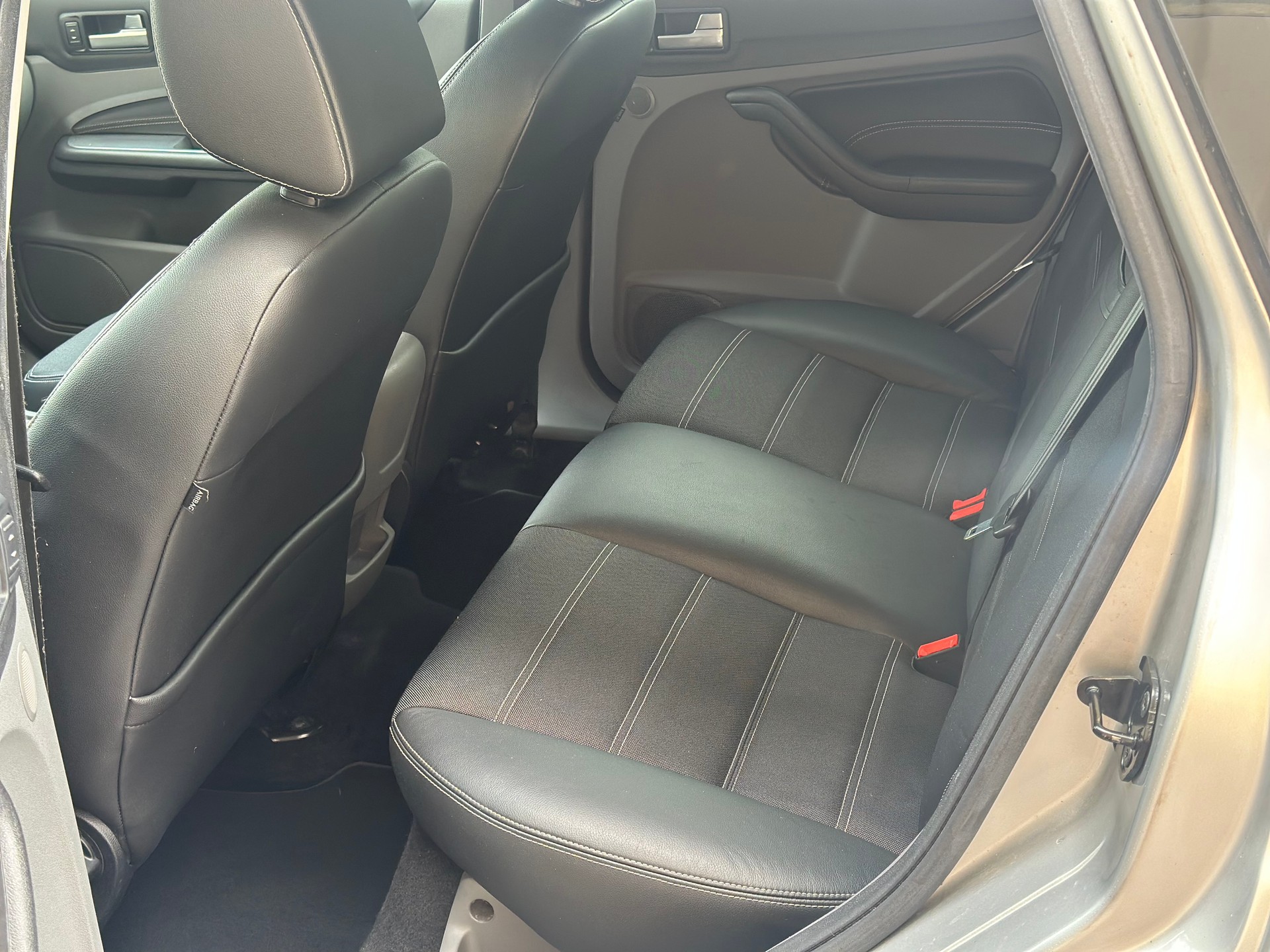 FORD Focus 2.0 TDCi Titanium PowerShift-image-8