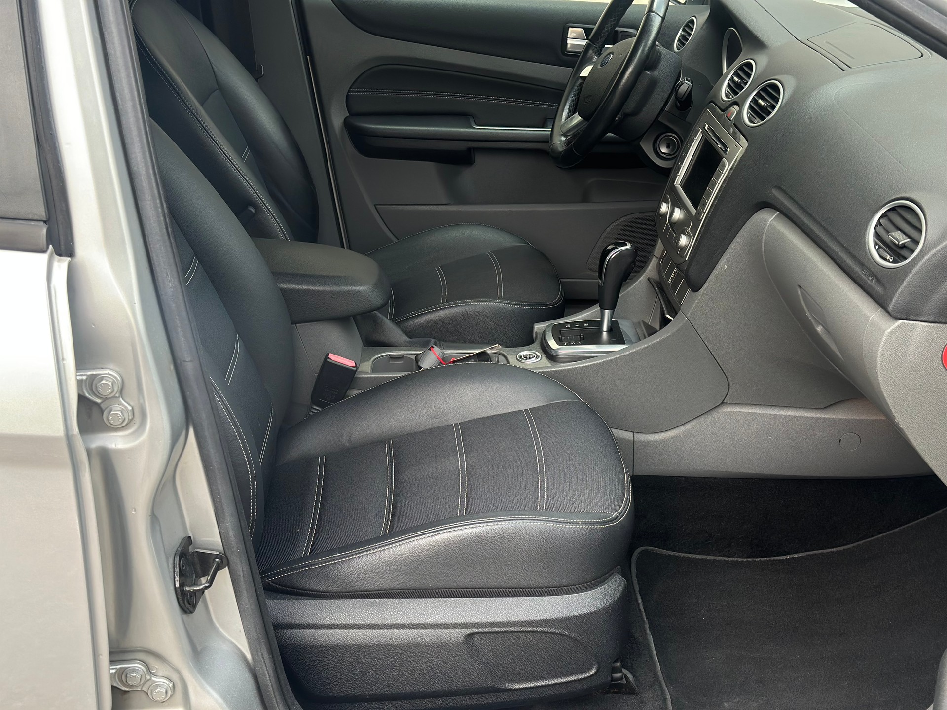 FORD Focus 2.0 TDCi Titanium PowerShift-image-9