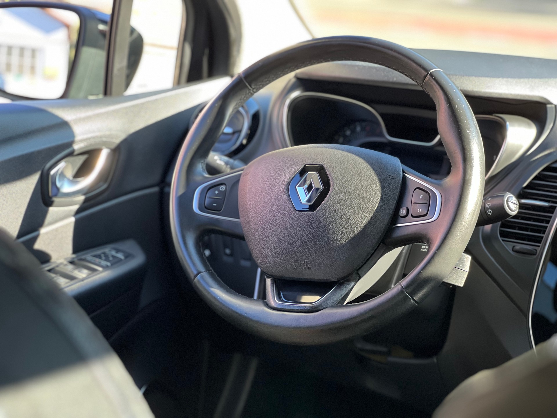 RENAULT Captur 1.3 T 16V Intens EDC-image-10