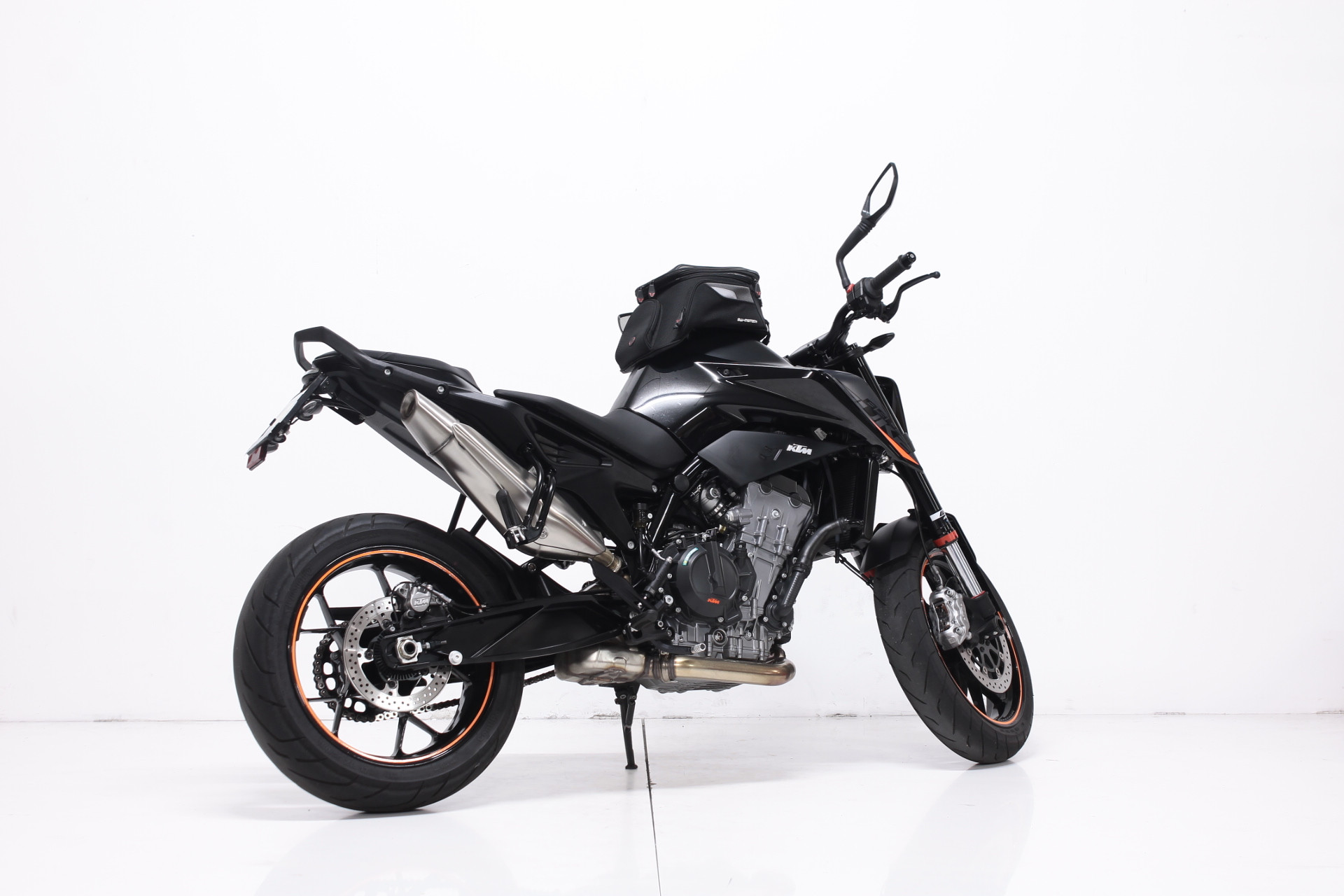 KTM 890 Duke-showroom-element-2