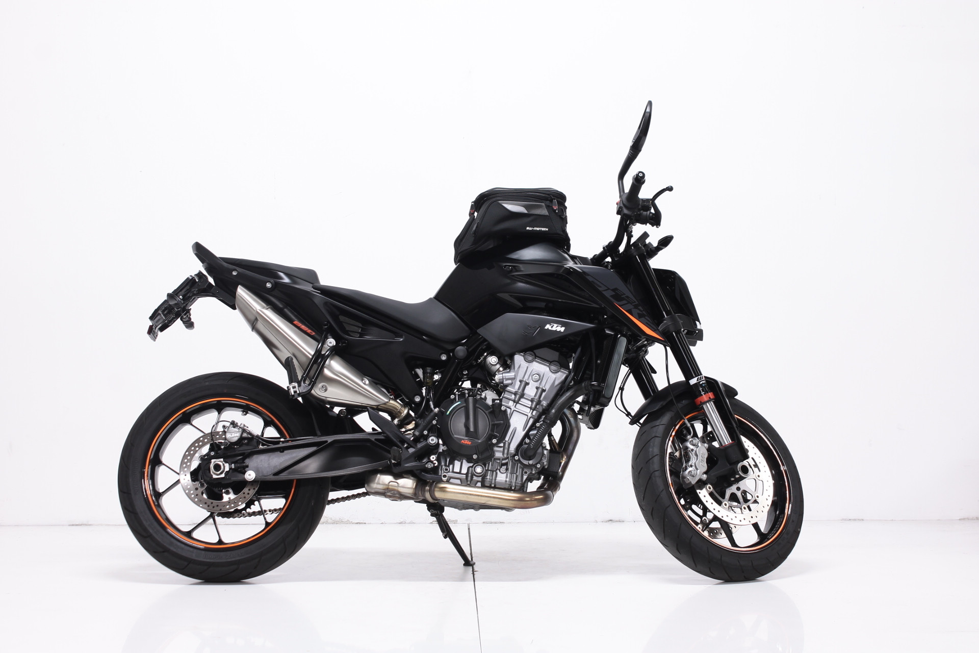 KTM 890 Duke-showroom-element-1