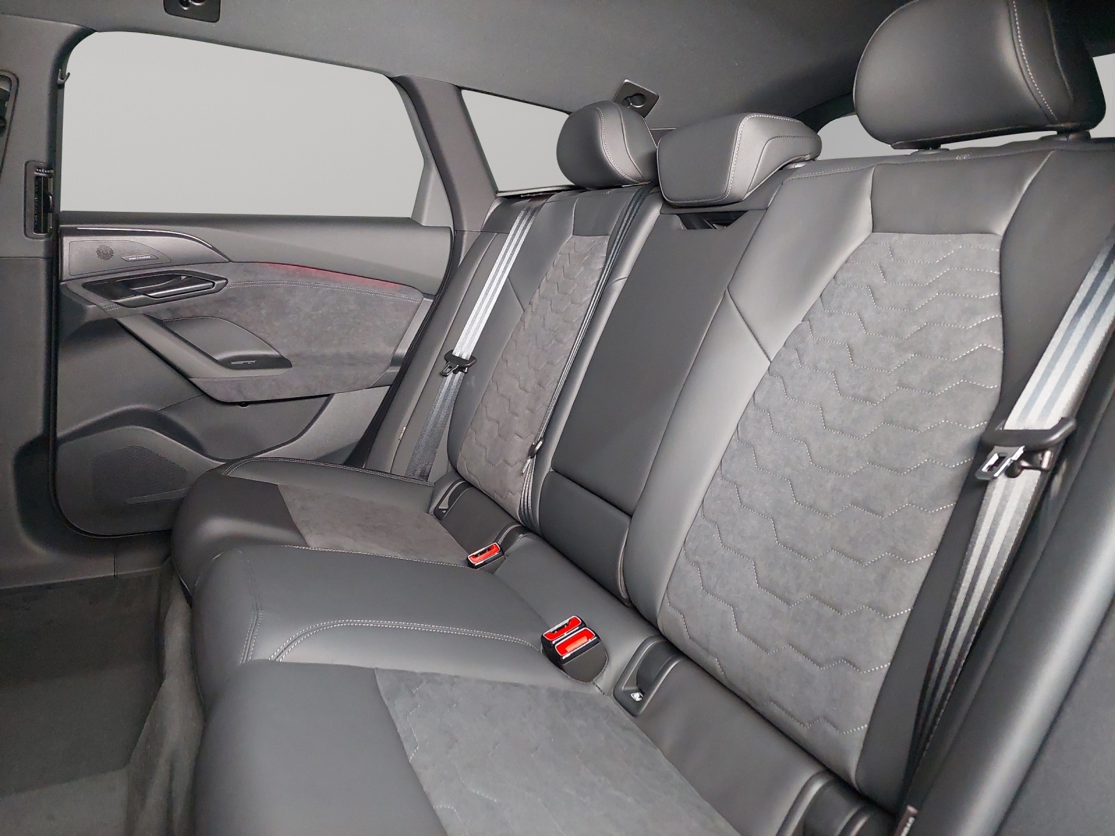 AUDI A6 Avant e-tron quattro-image-8
