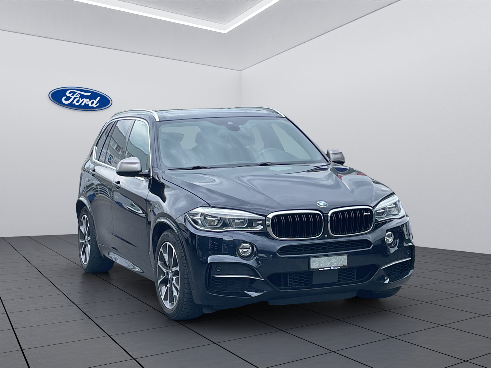 BMW X5 F15 M50d-showroom-element-2