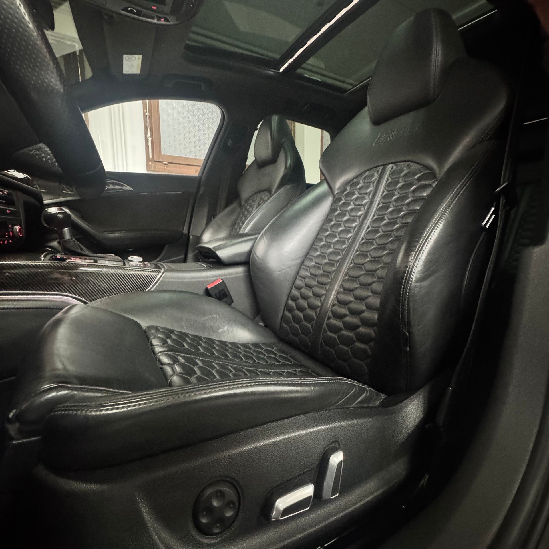 AUDI RS6 Avant 4.0 TFSI V8 performance quattro * Akrapovic *-image-11